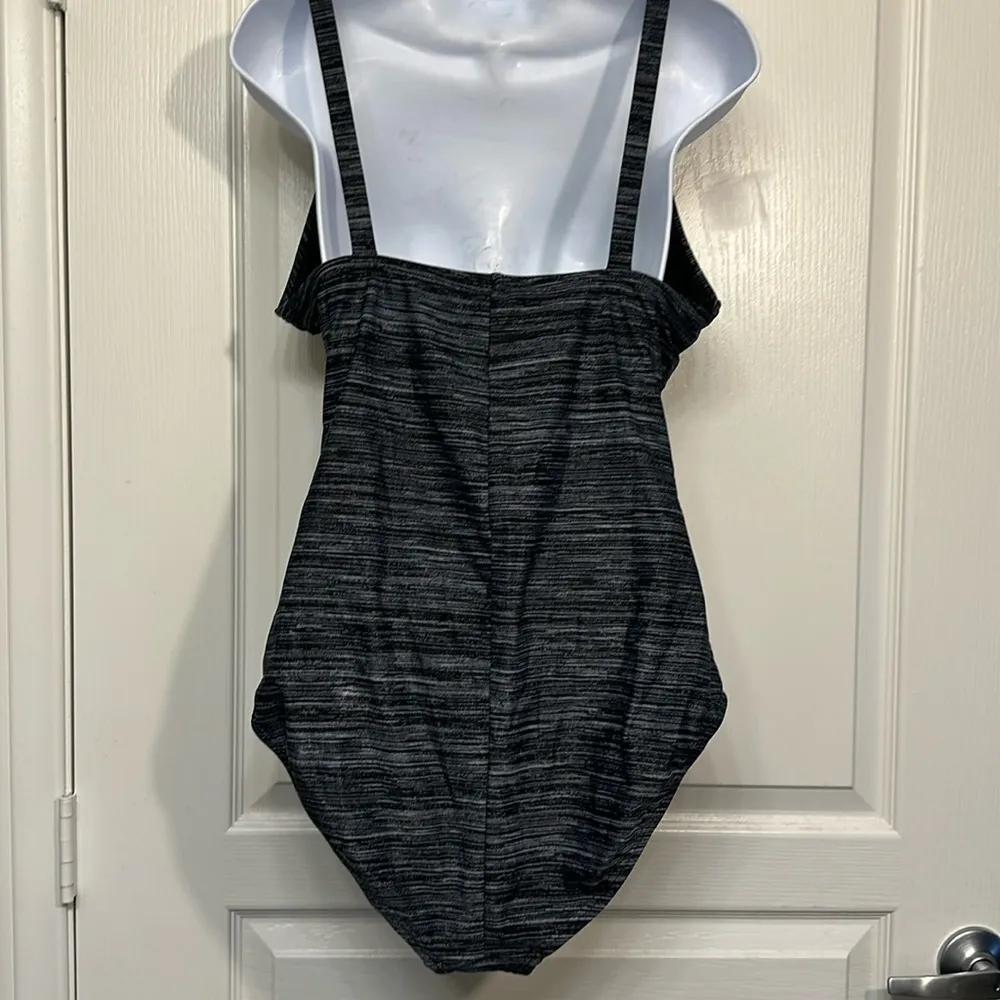Women's Plus Size Speedo Black Gray V-Neck Swimsuit Size 16 GUC #0120 - Image 3