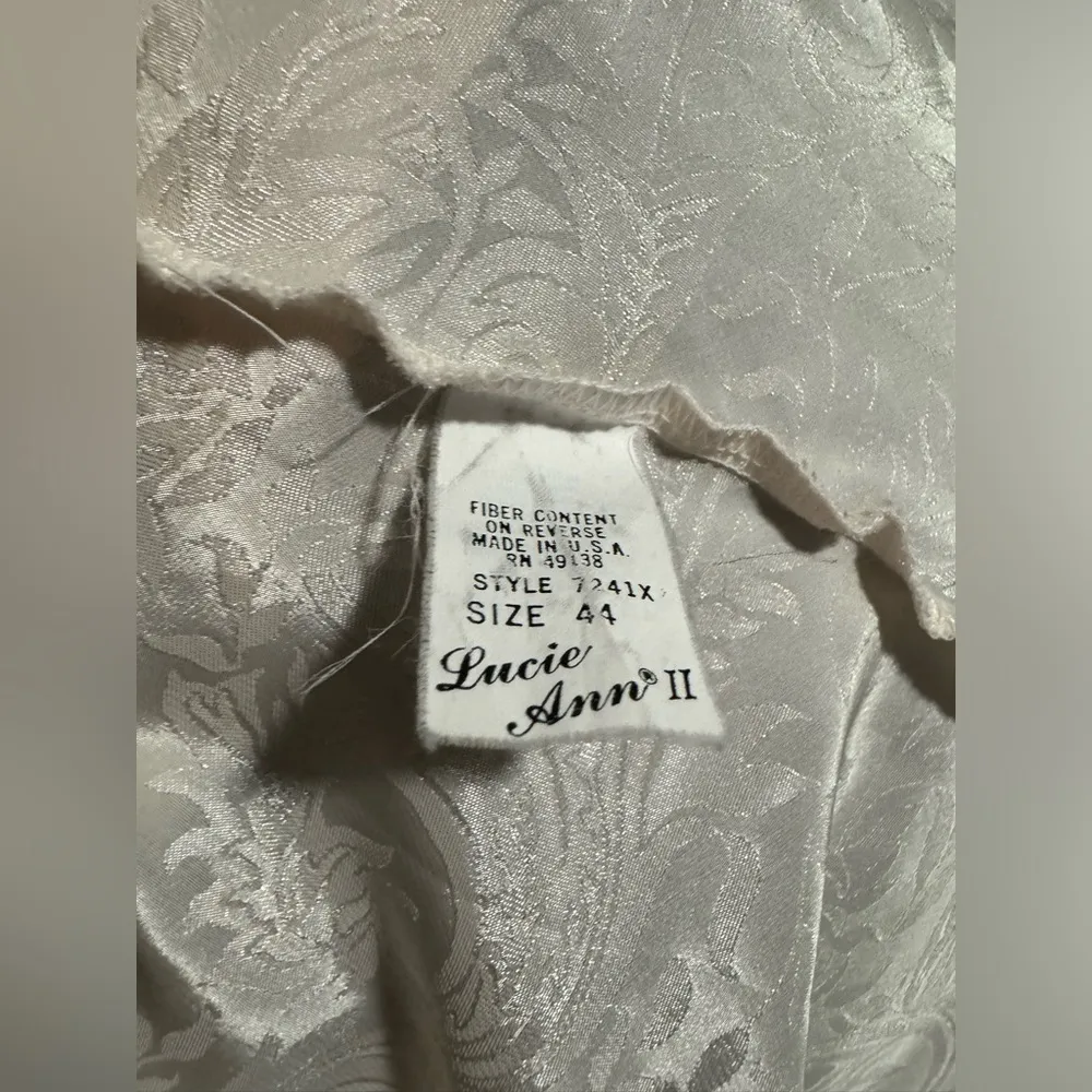 EUC Vintage Lucie Ann II White and Silver Floral Lace Lingerie Top size 44 - Image 4