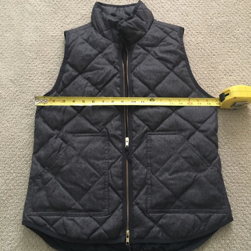 J Crew Factory Textured Quilted Puffer Vest Gray - Image 4