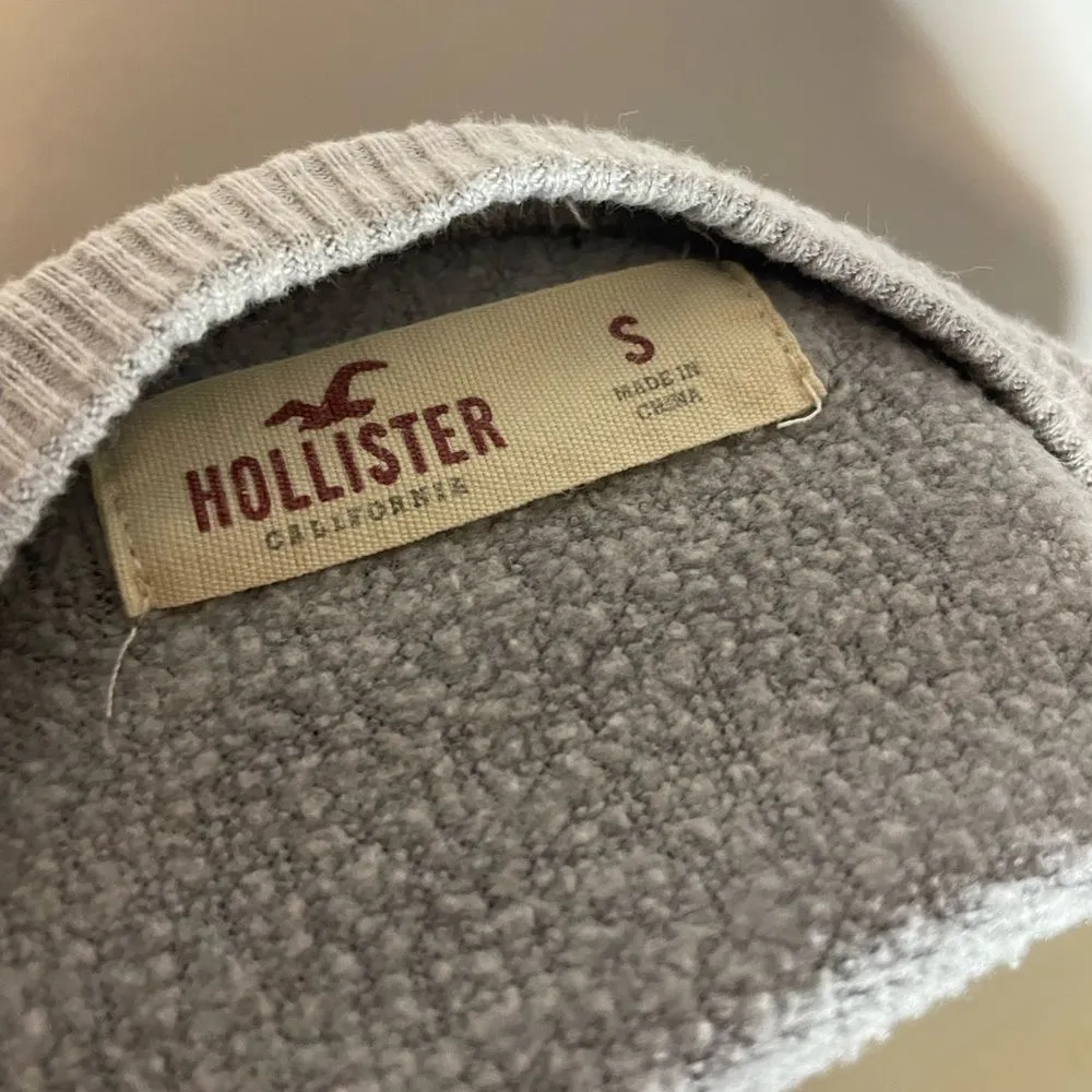 Women’s Hollister HCO Gray Pullover Graphic Sweatshirt Size Small - Image 4