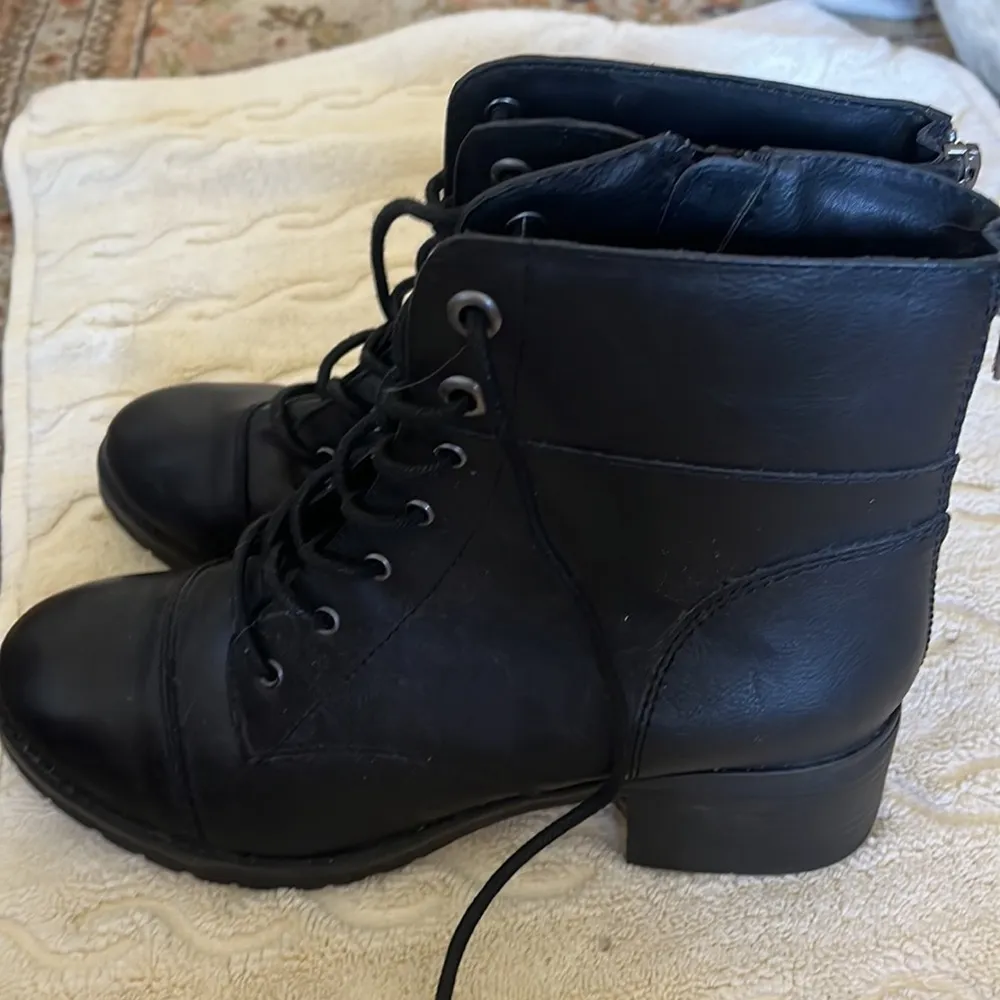 Brand new, never worn black zip and lace boots Size 8.5 - Image 4