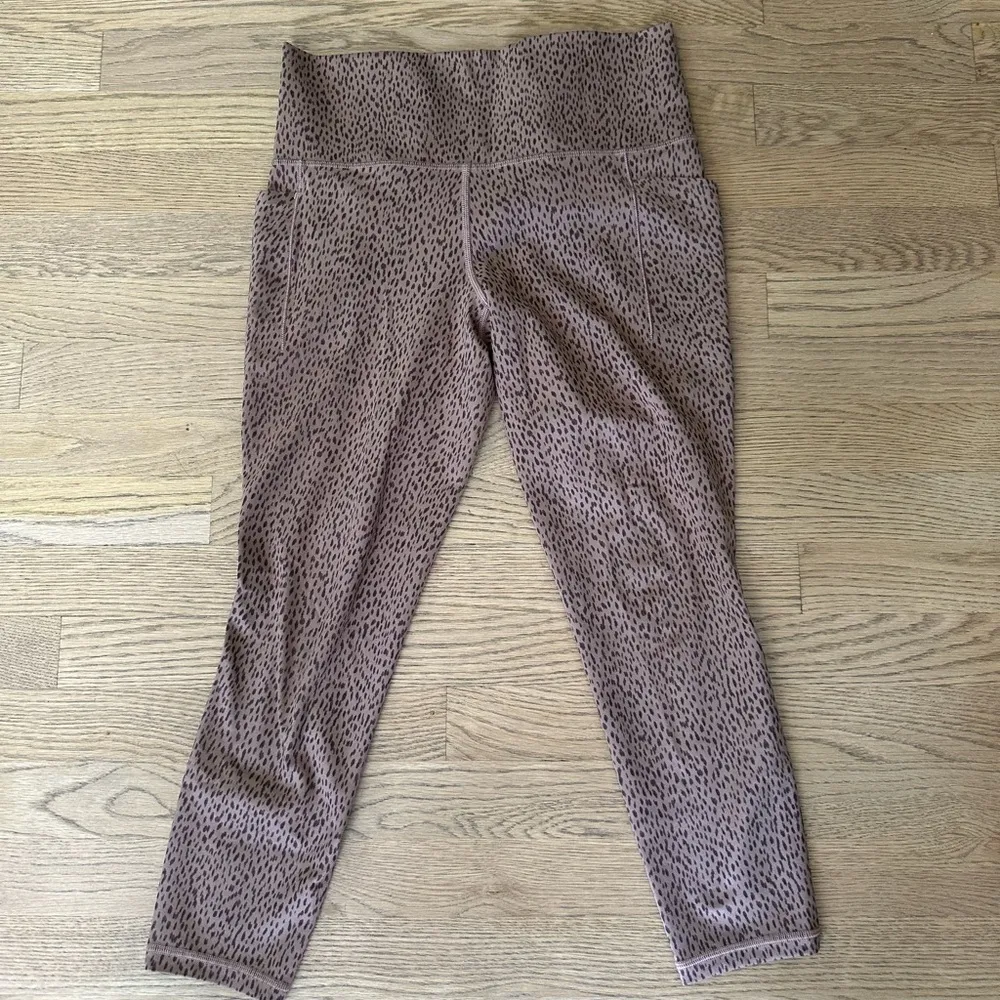 Athleta Salutation Stash 7/8 Leggings - Image 2