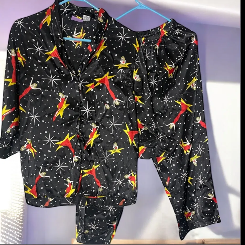 Vintage Suzanne Somers
Loungewear Black Satin Star Dancer
Pajama Set Size Small - Image 3