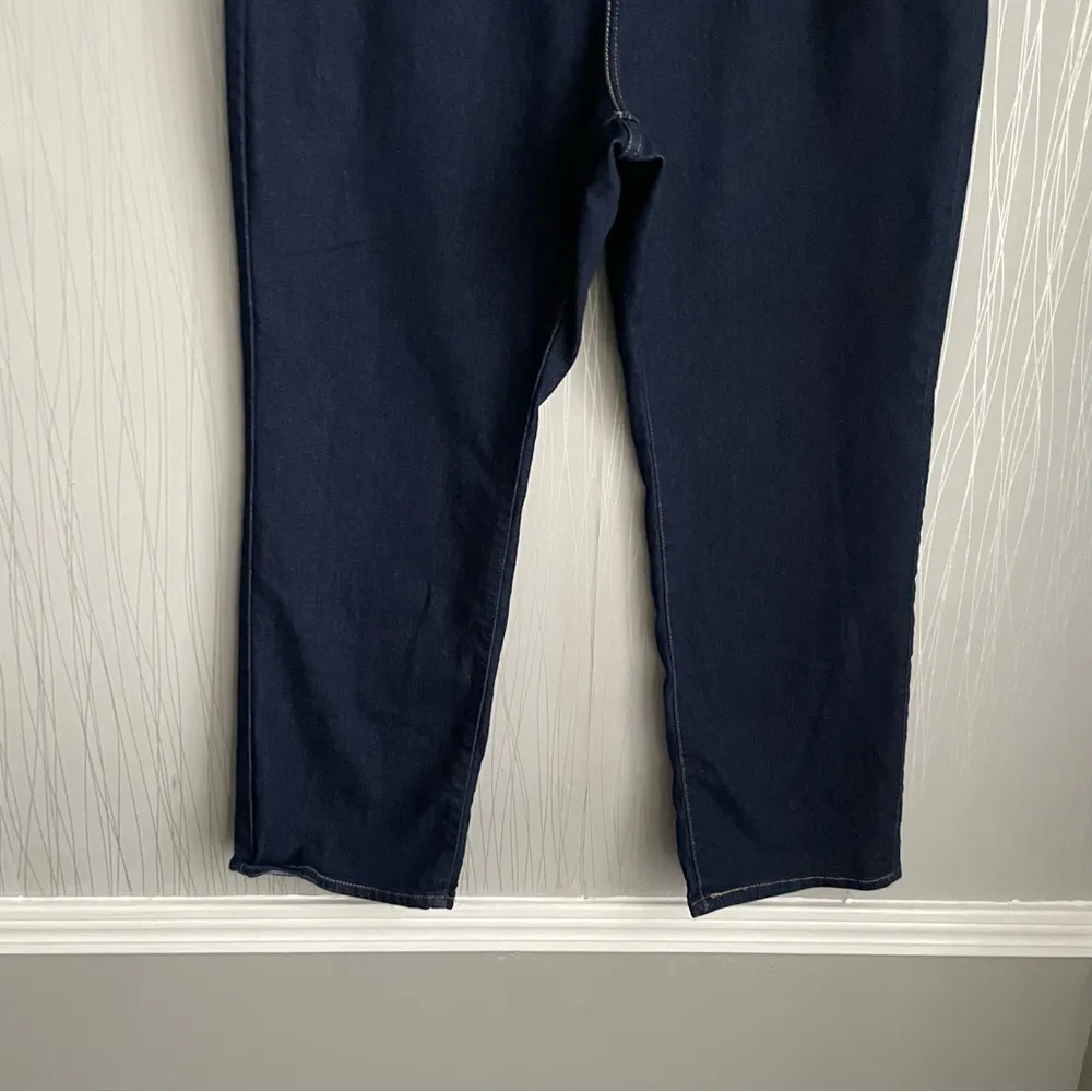 Levi’s Women's Plus Size 724 High-Rise Straight Jeans Size 18W Short Dark Wash - Image 6