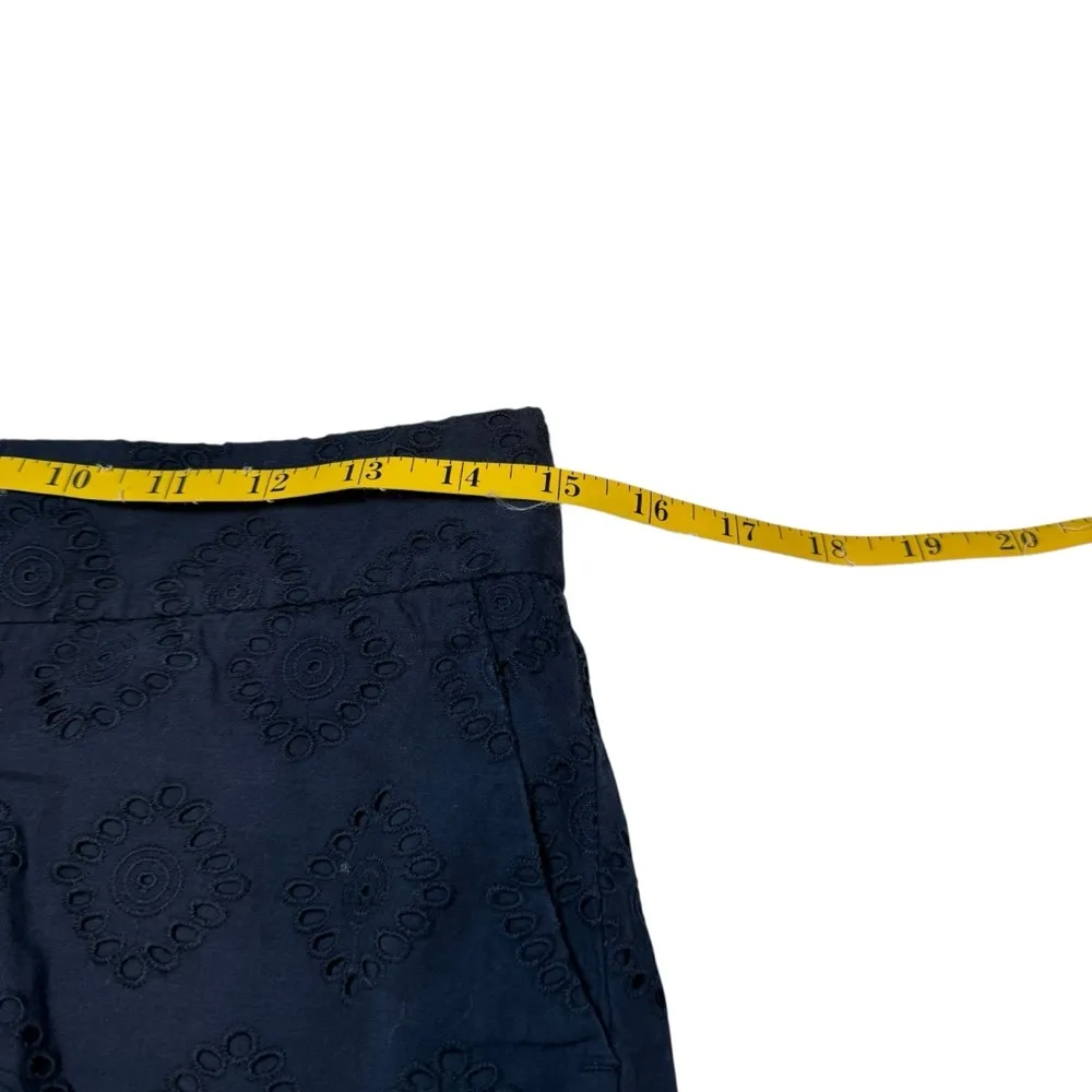 Crown‎ & Ivy Navy Blue Eyelet Shorts Womens Size 4 Petite Scalloped Hem Preppy - Image 5