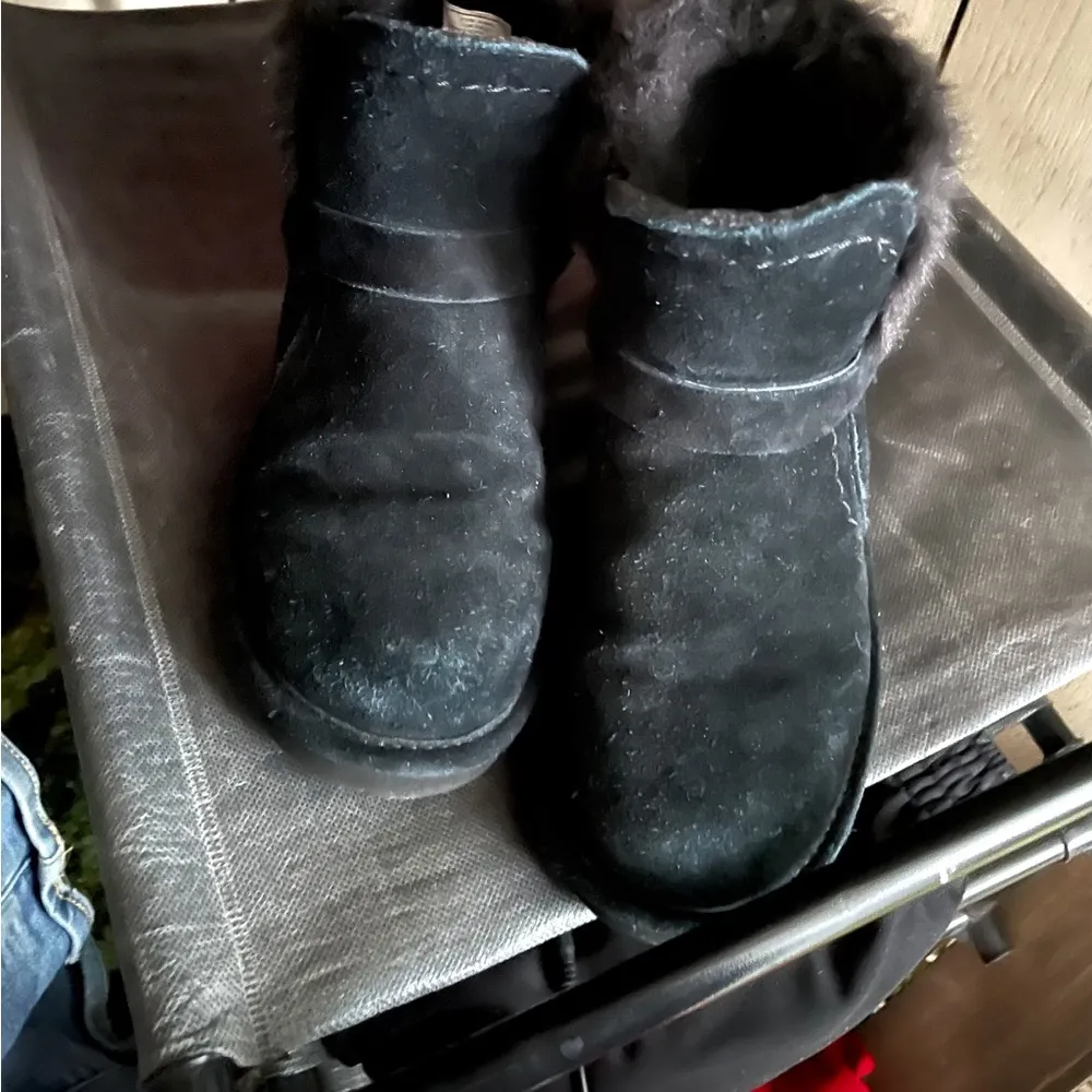 Women’s size 8  Minis - Image 3