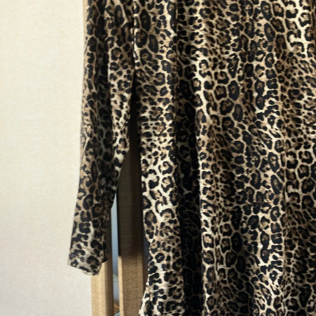 Ellen Tracy FINAL MARKDOWN  Leopard Pattern Blouse large - Image 10