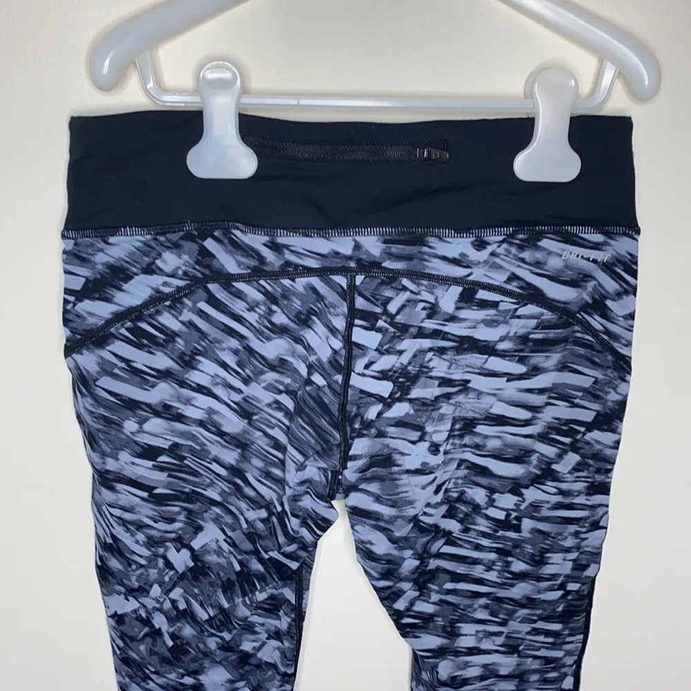 Nike running Dri-fit cropped leggings with abstract print  size M - Image 52