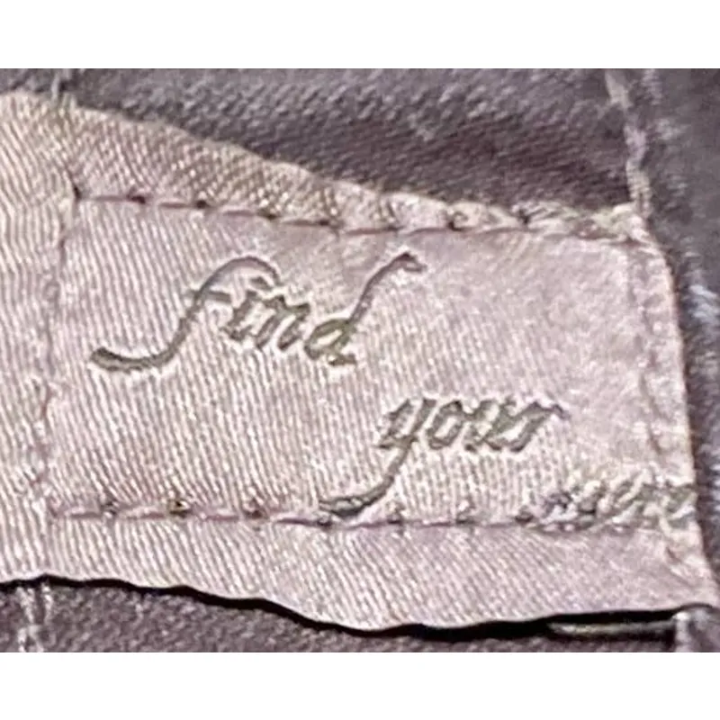 Aura From the Women at Wrangler Short Rise Black Jean Capris‎ Size 10P Avg - Image 4