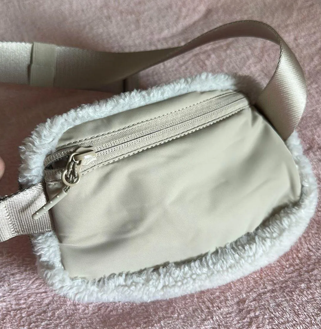 Lululemon Everywhere Belt Bag - Image 3