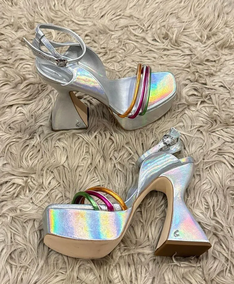 Circus NY by Sam Edelman Alana Platform Sandal in holographic silver size 9 - Image 1