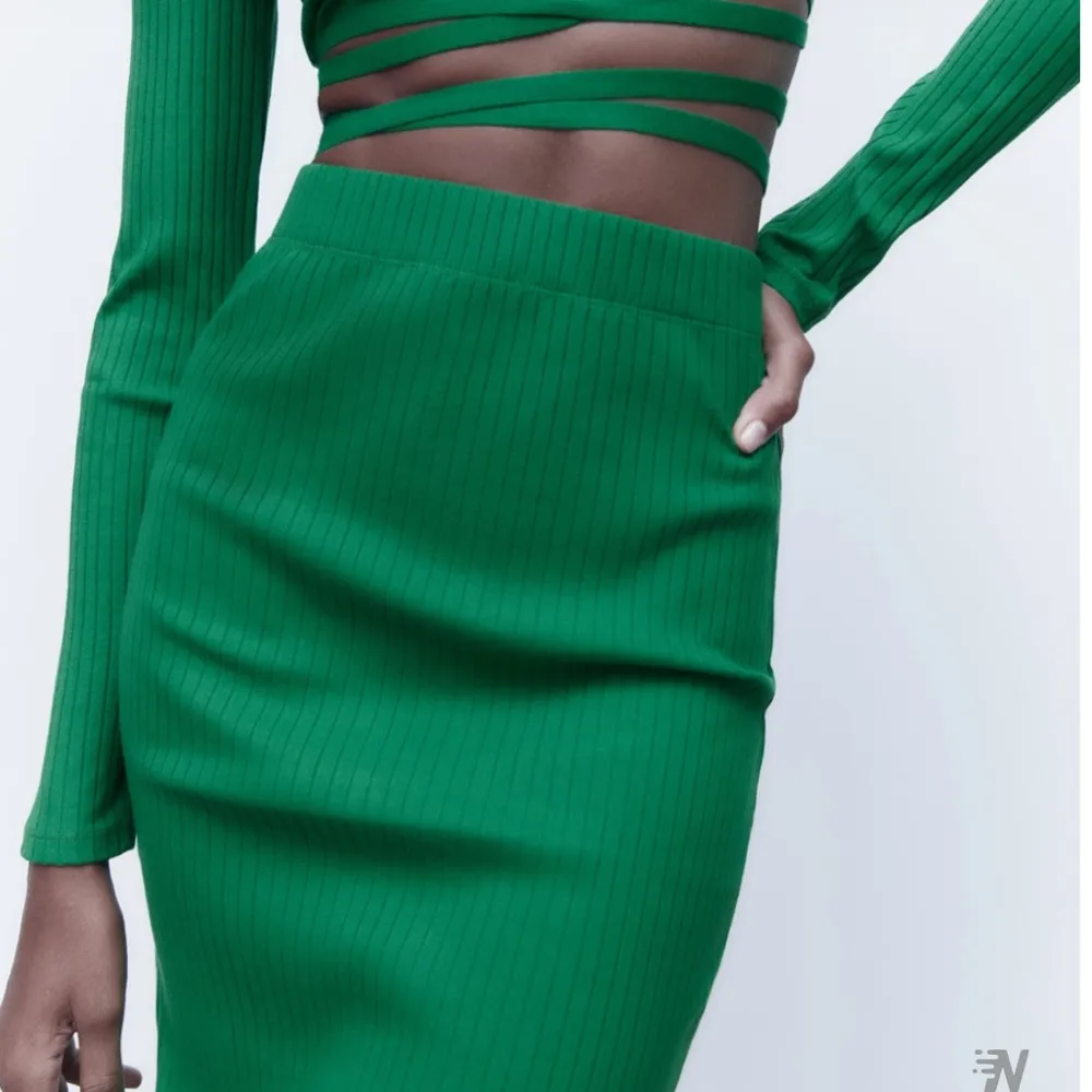 NWT ZARA RIBBED STRETCH HIGH WAISTED MIDI SKIRT DARK GREEN MEDIUM - Image 3