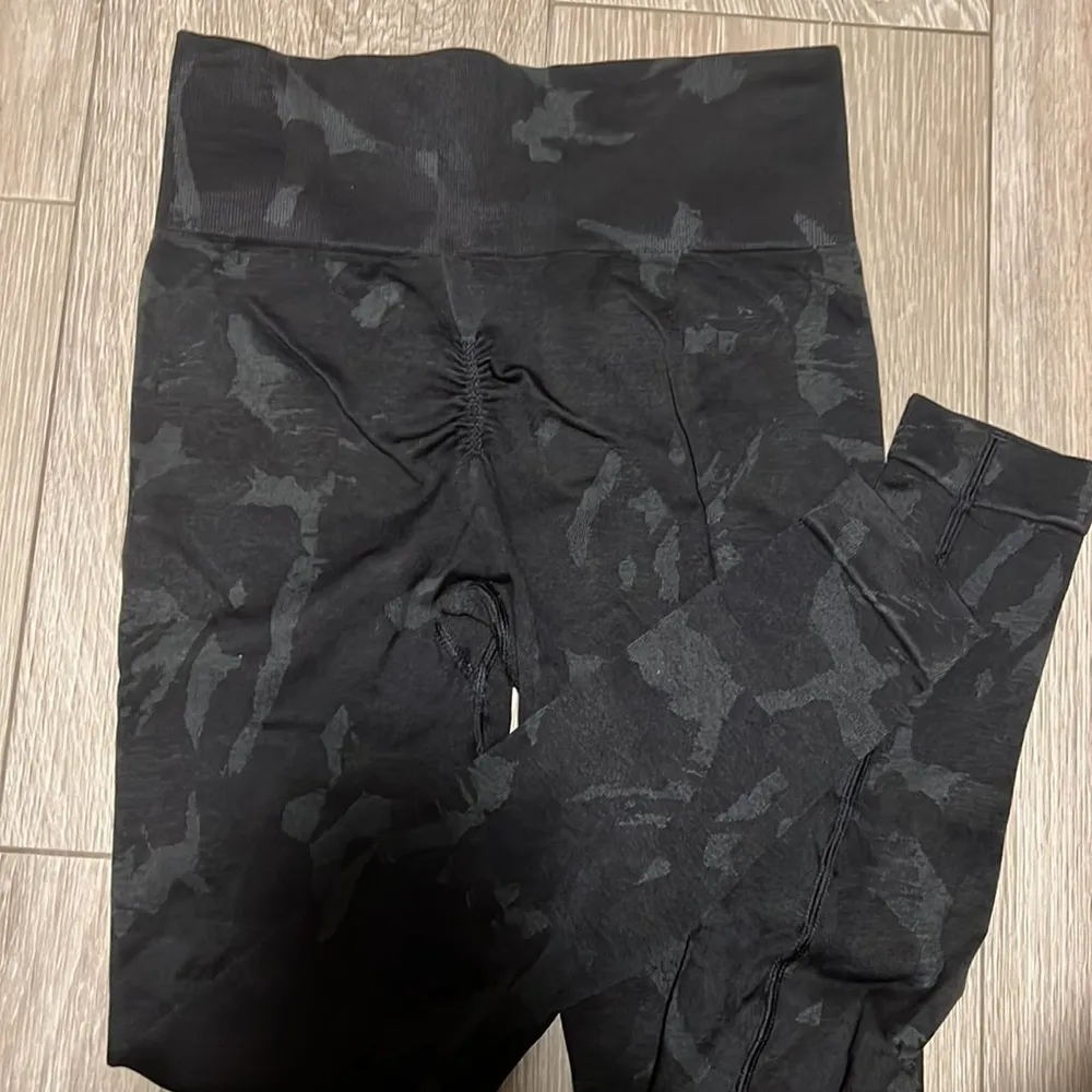 black camo leggings size small - Image 3