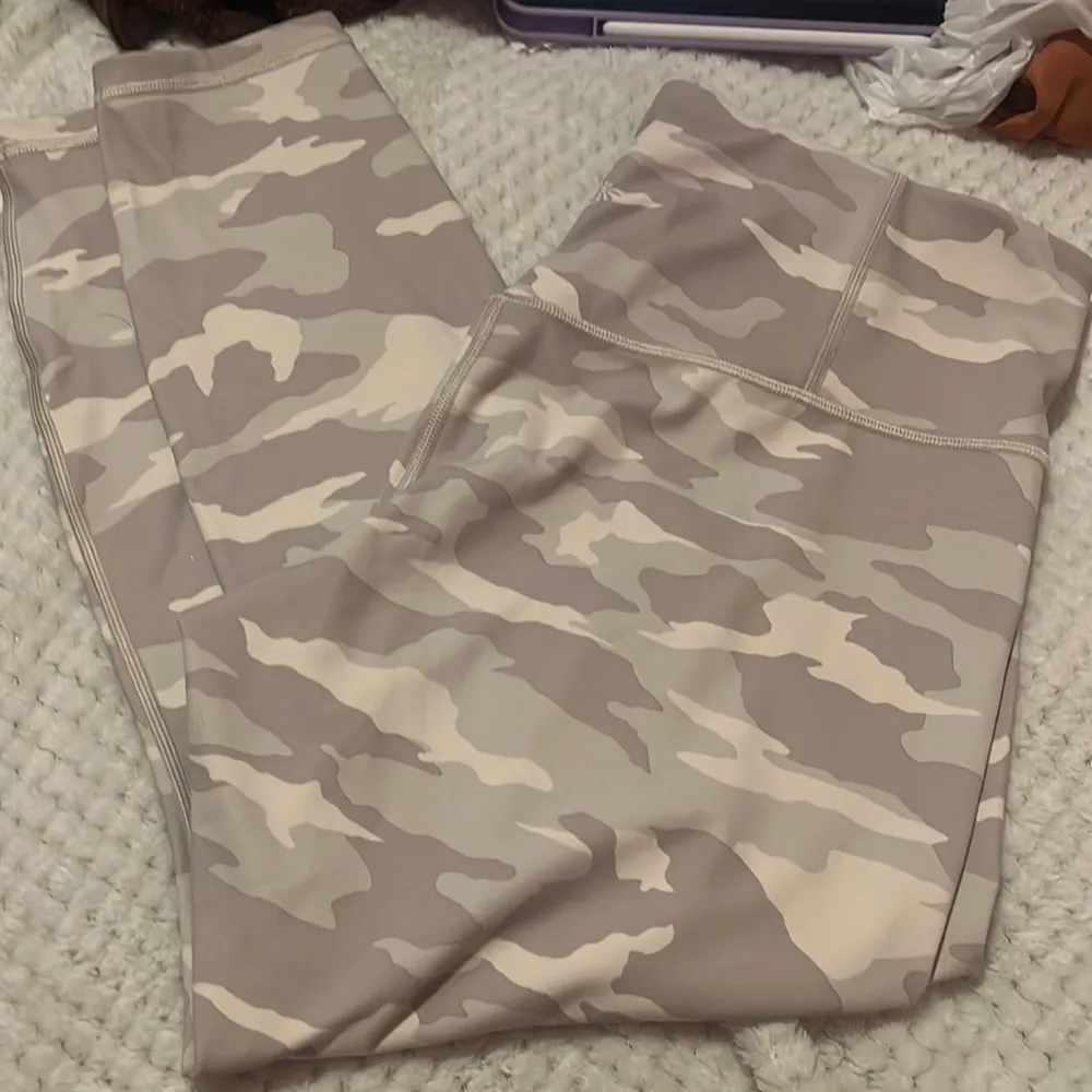 Athleta  Elation Camo 7/8 Legging size Xl - Image 4
