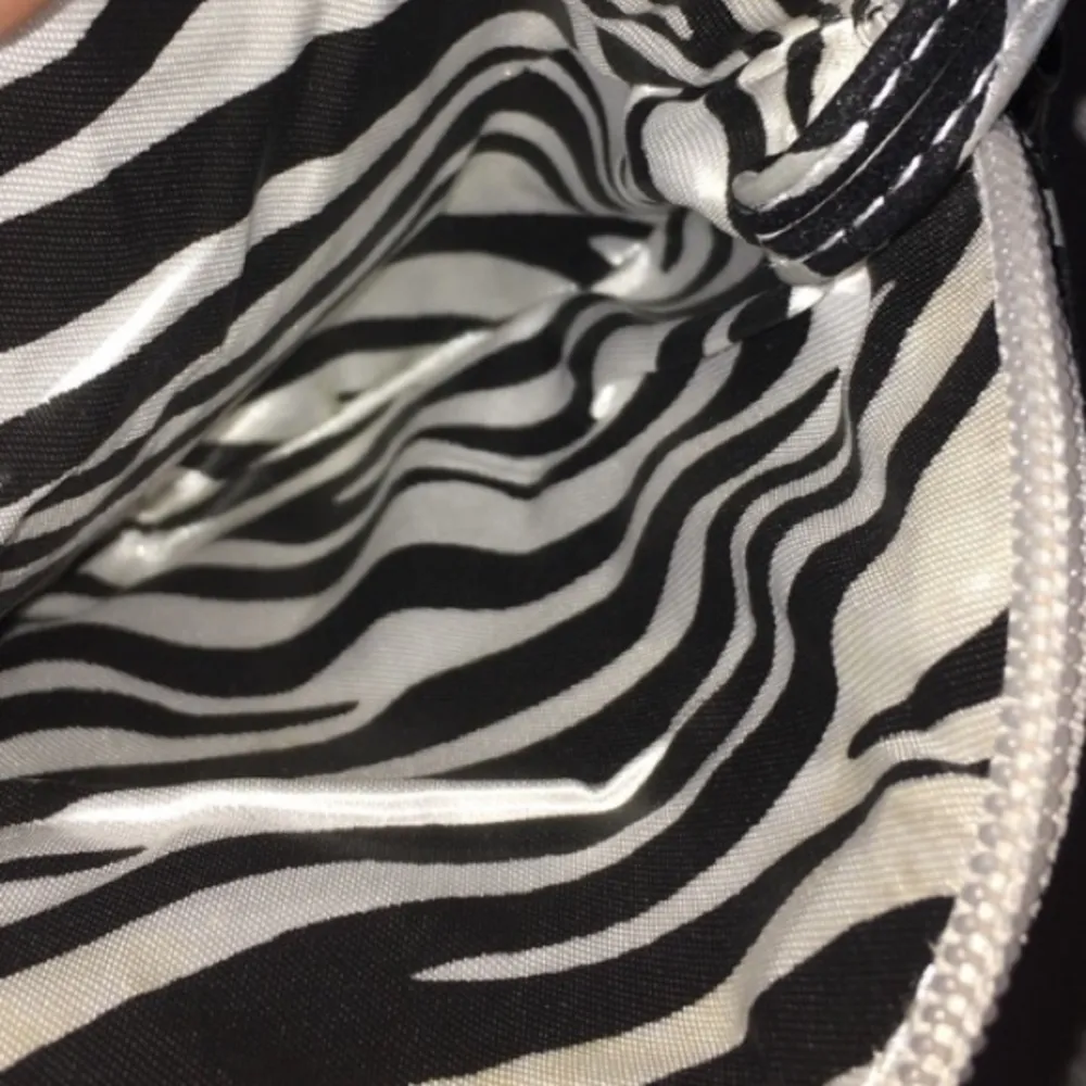 Zebra Pattern Round Flower Purse, Silver, Black - Image 3