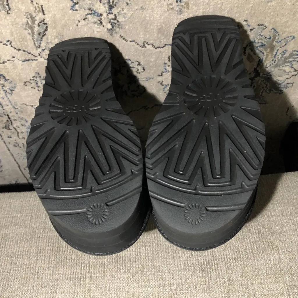 UGG Classic Mini Platform Boots In Black - Image 10