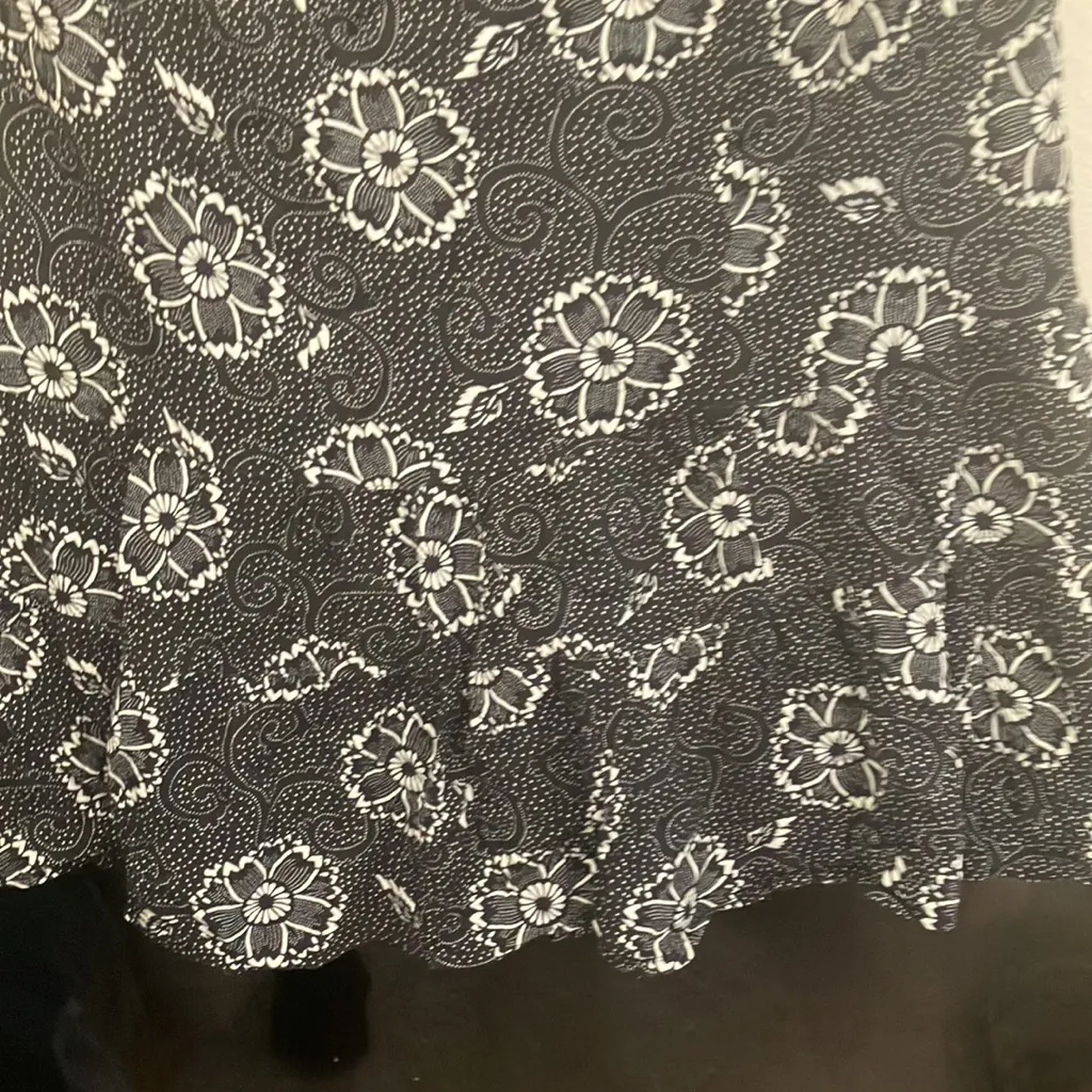 FINAL MARKDOWN Ladies sag harbor skirt petite medium - Image 2