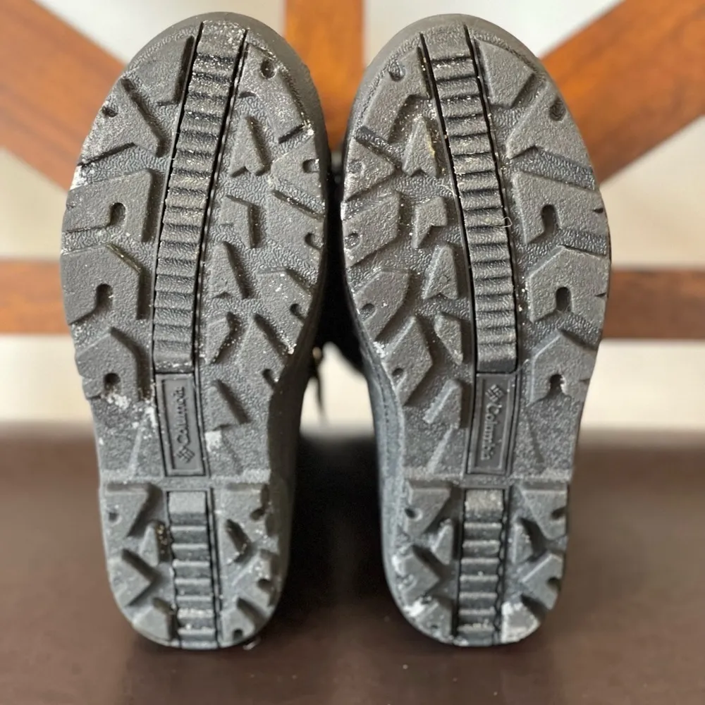 Columbia  200g Isolant snow boots in a size 5 - Image 2