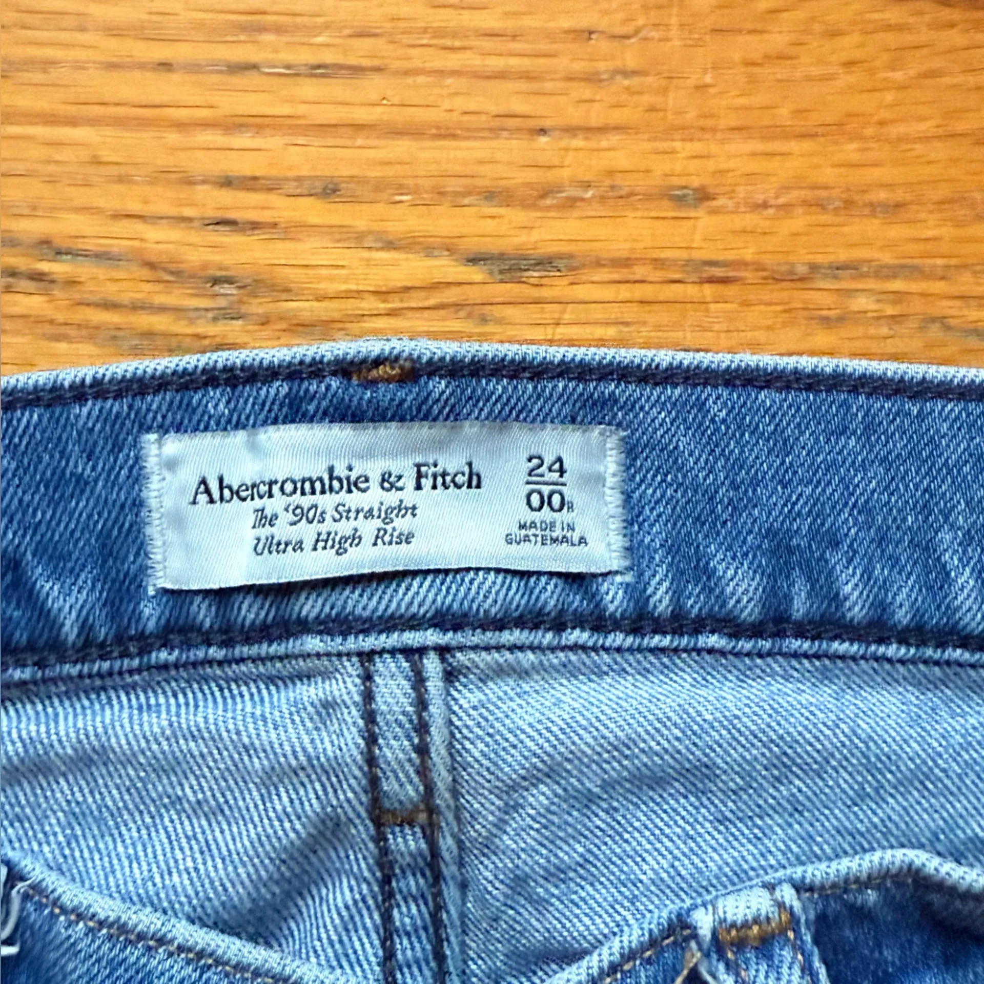 ABERCROMBIE & FITCH 90’s Ultra High Rise Curve Love Asymmetrical Jeans size 24 - Image 4