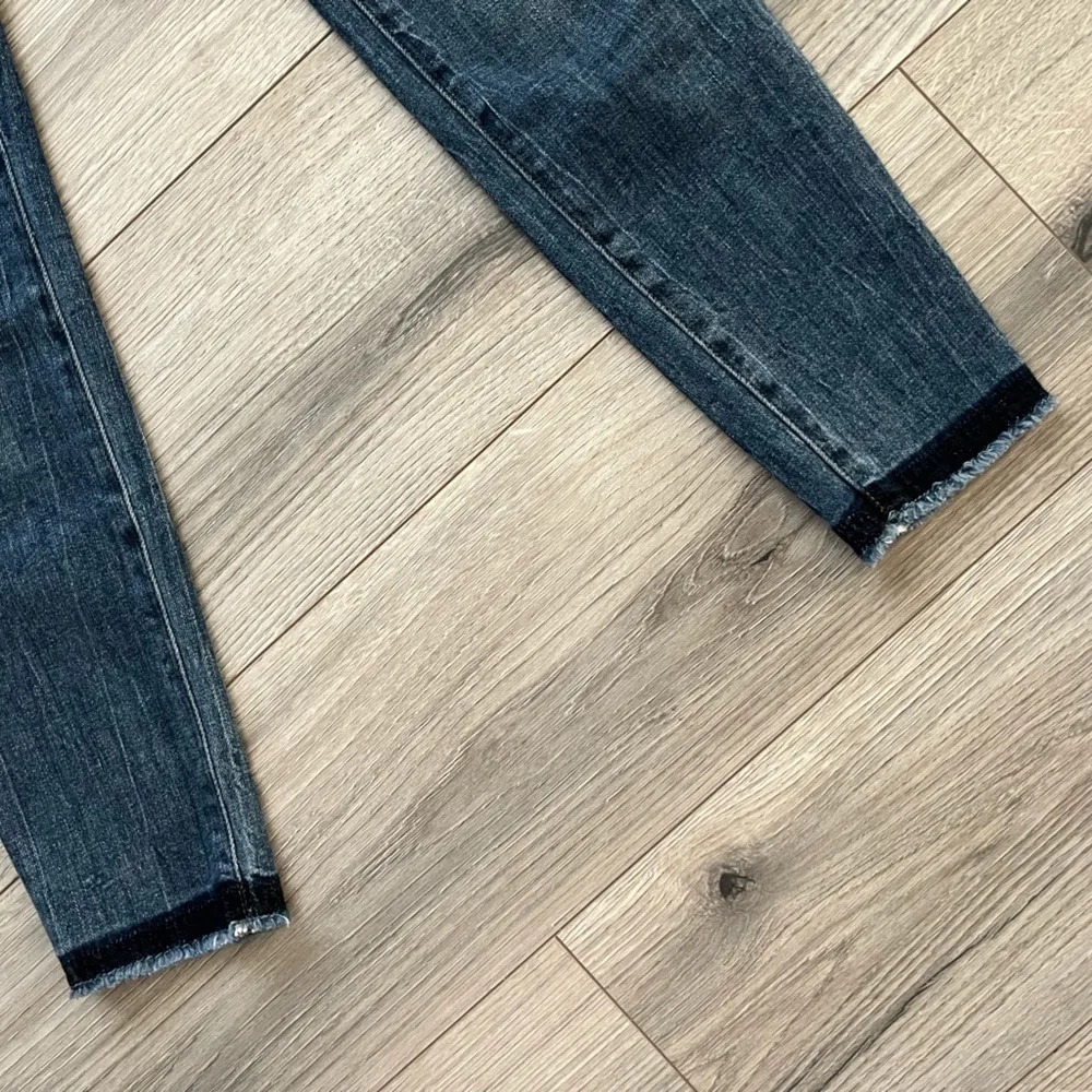 Frame Denim Le High Skinny Jeans in Langstone Acid Sandblasted Wash Blue | 26 - Image 9