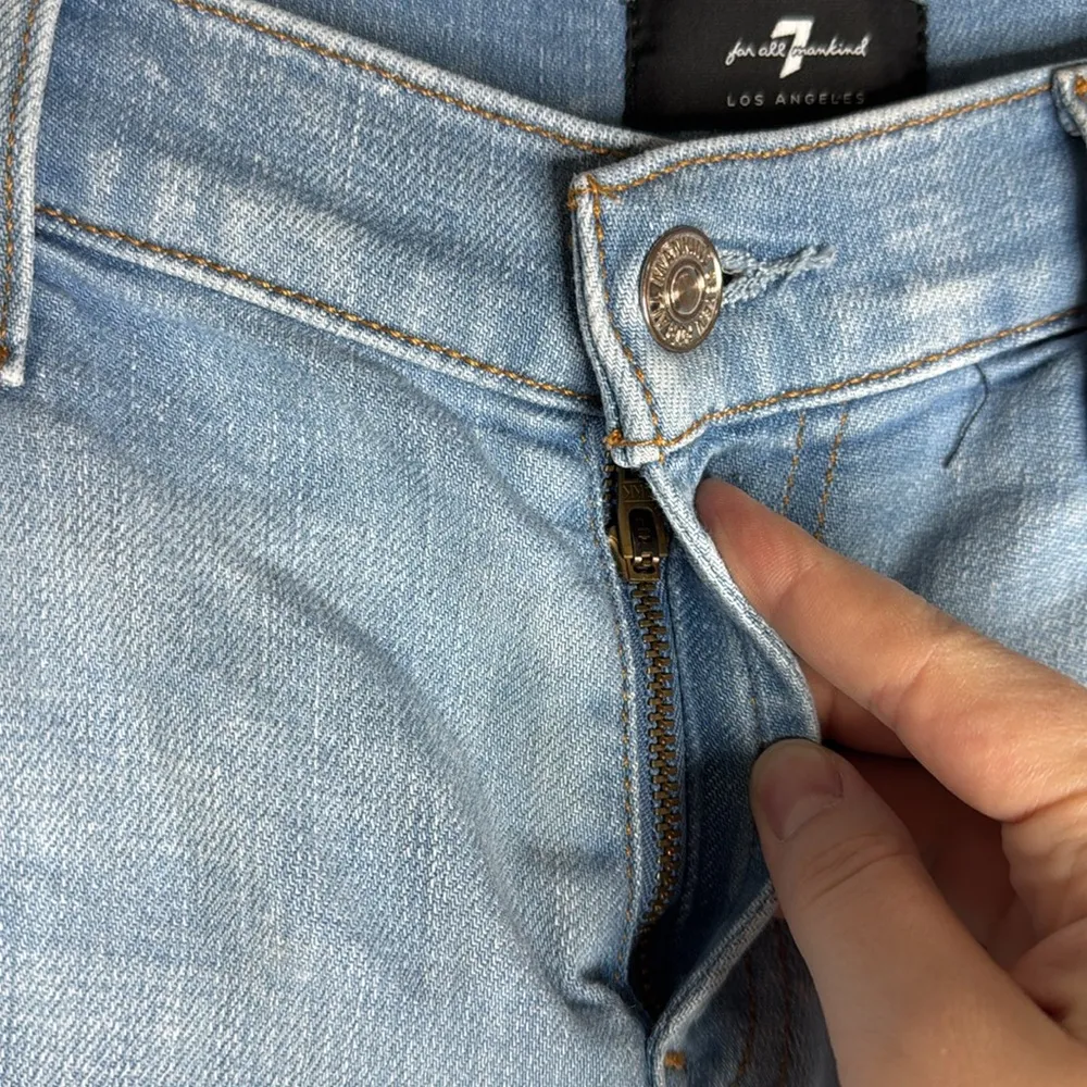 7 For All Mankind Women's light wash Denim Mid Roll Shorts Size 26 - Image 6