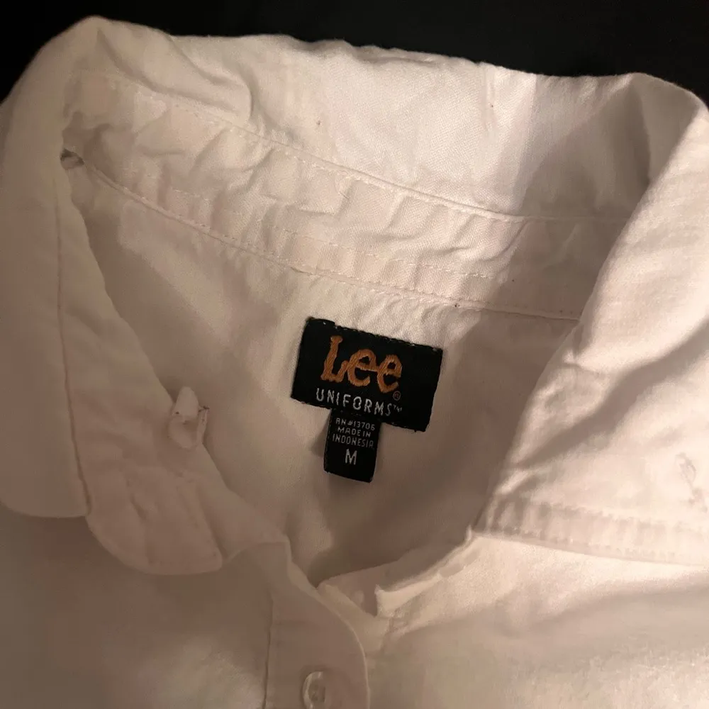 Lee Women’s white button-up - Image 2