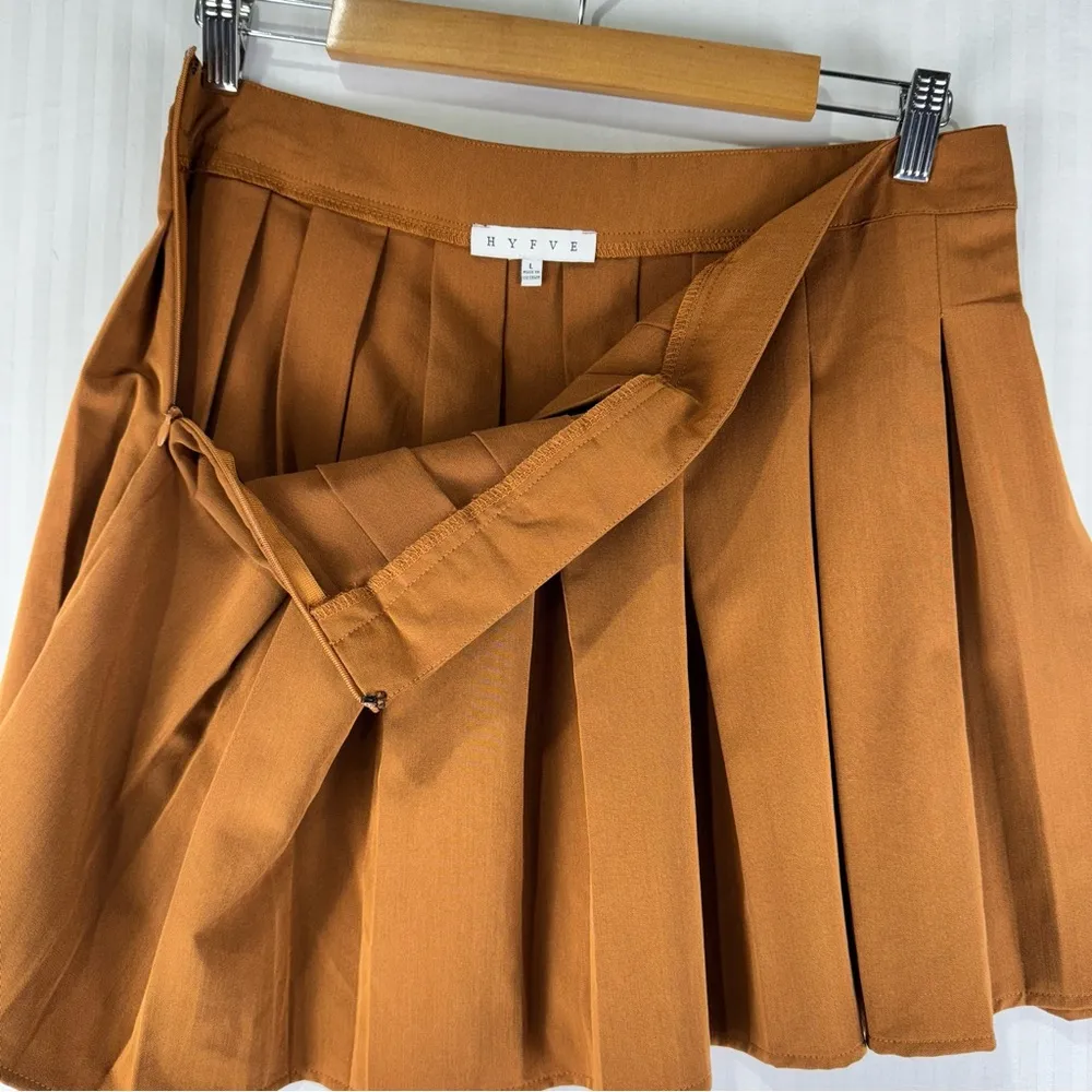 HYFVE Brown Wide Pleated Mini Skirt Size Large Side Zip Rayon Blend Academia - Image 3