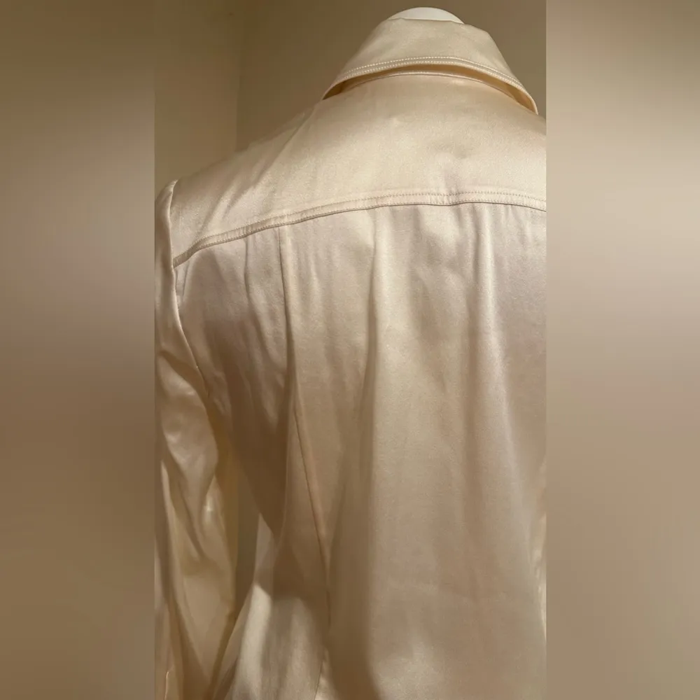 No Tag Cream Satin Silk Collard Button Down Front Pockets Pearl Buttons. - Image 5