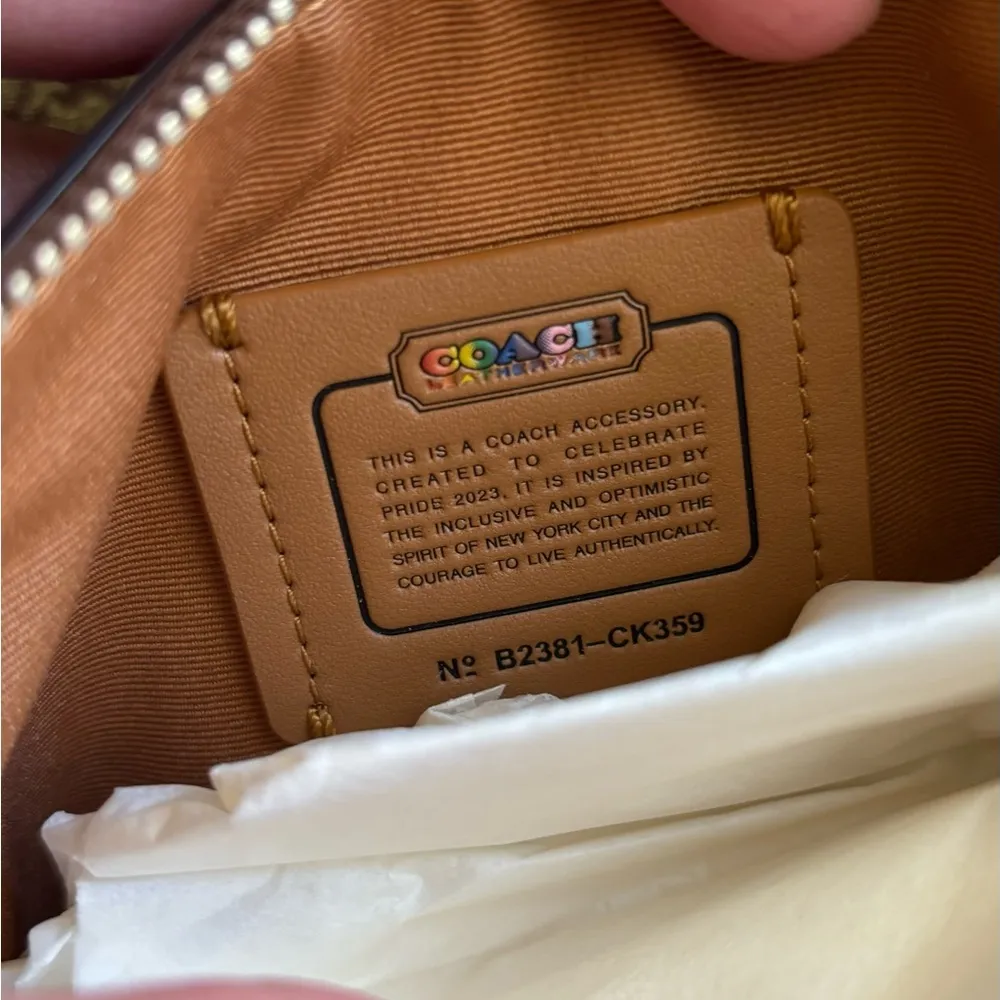 Authentic COACH Signature coated canvas/leather "Roll with it" zip wristlet - Image 3