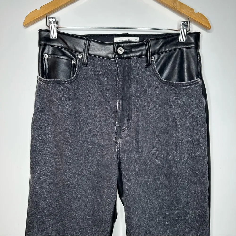 Abercrombie & Fitch Mixed Fabric Ultra High Rise Straight Ankle Jeans Size 30 - Image 5