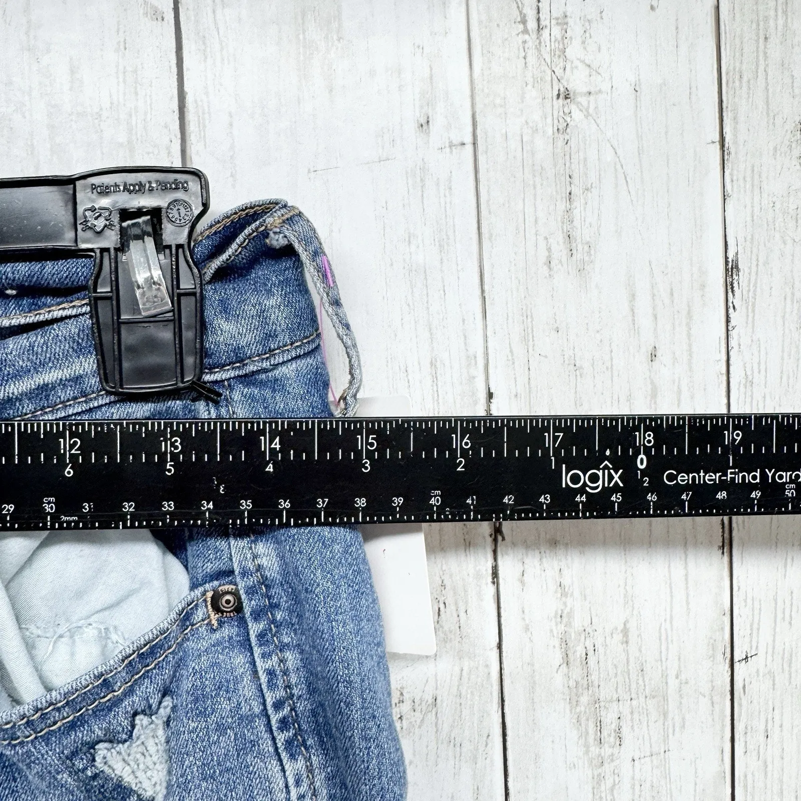 Boutique Pants Women Size 6 Light Wash Blue Denim Distressed Straight Jeans Zip - Image 4