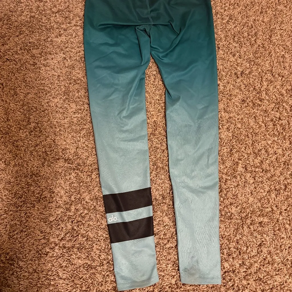 Alo Yoga Ombre Leggings Small Green Black Stripe Full Length Polyester Blend - Image 3