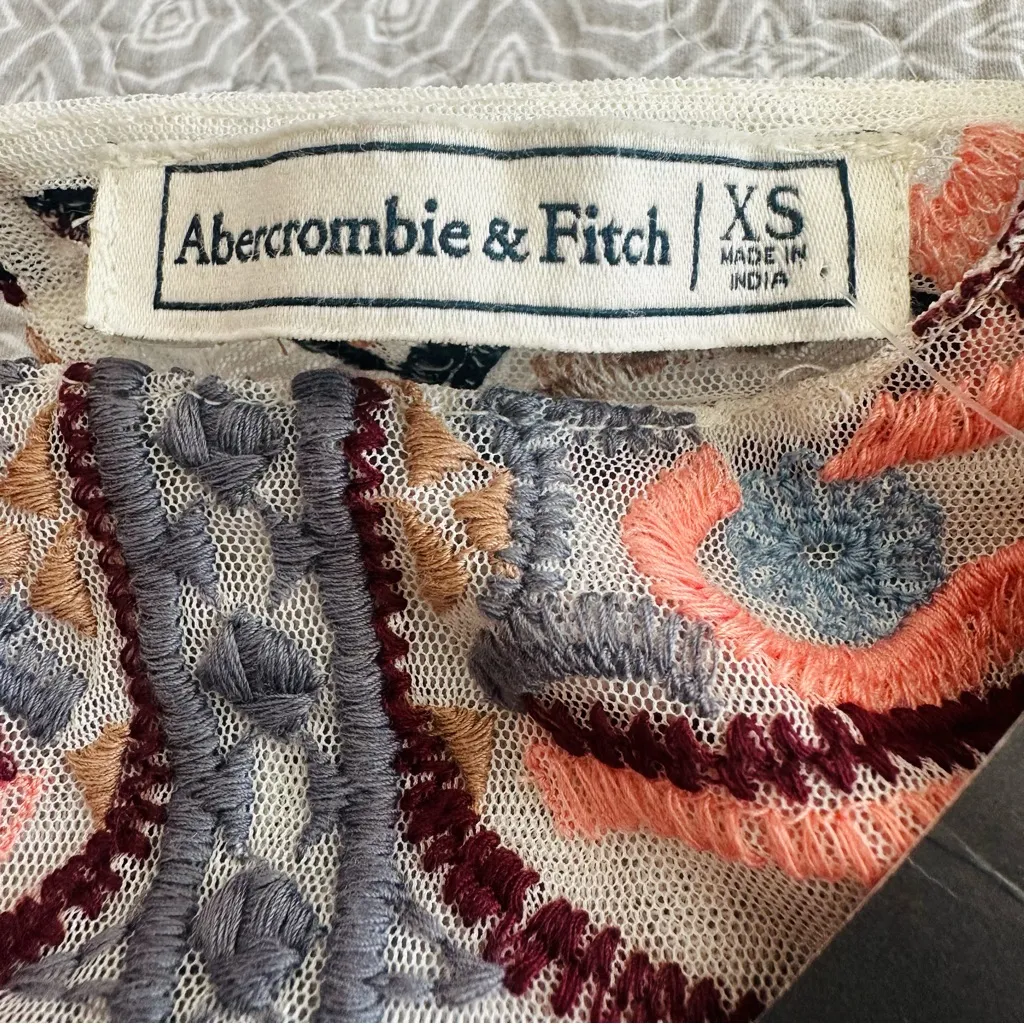 NEW! Abercrombie & Fitch Embroidered Mesh Long Sleeve Top Boho Artsy Size XS - Image 4