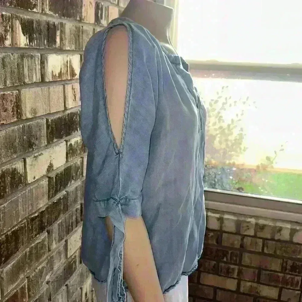 Velvet heart women's Mylee split- sleeve pullover blouse size M - Image 3