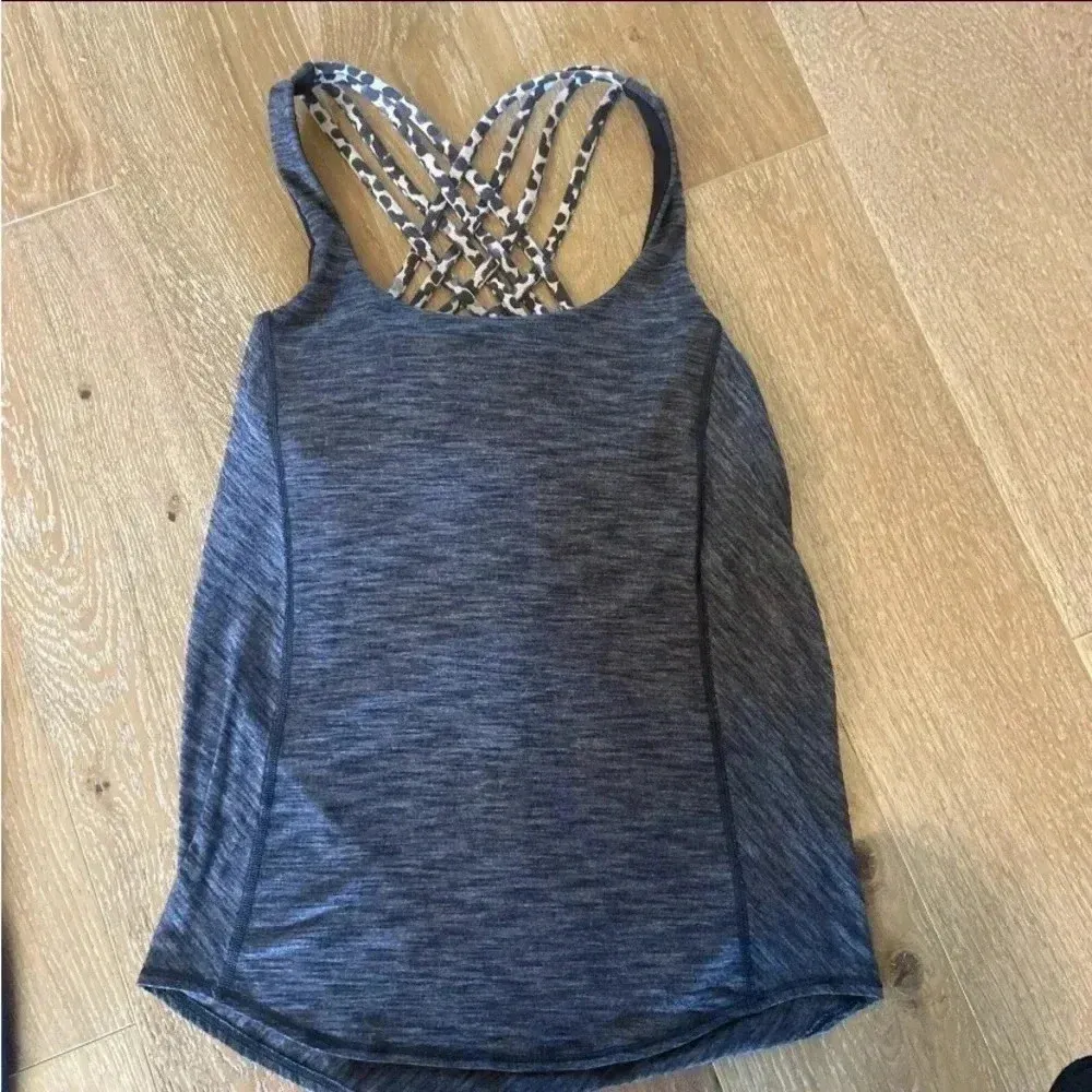 Lululemon Wild Tank Top Cheetah Print Criss Cross Back‎ Size 4 Gray heathered - Image 2