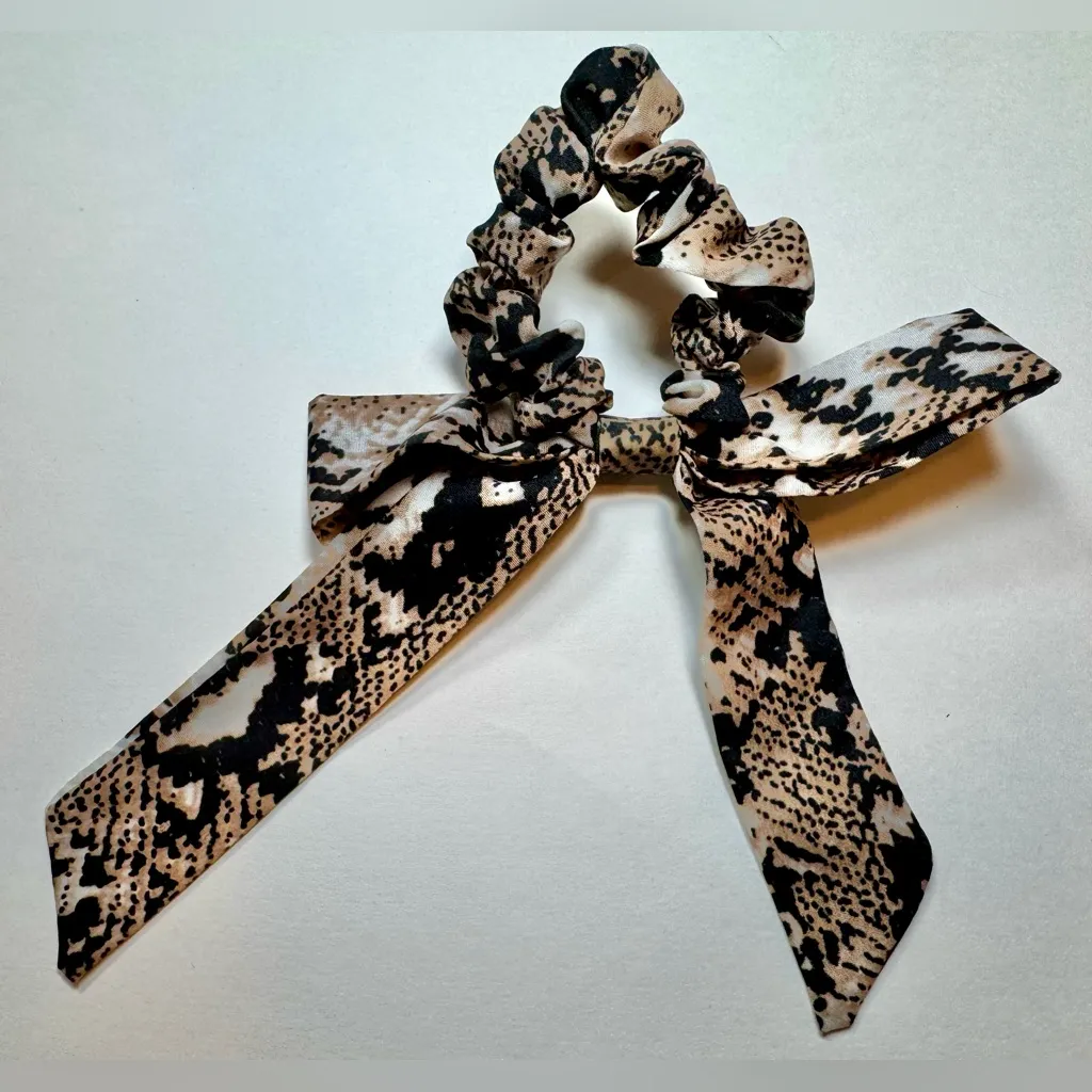 Snake Skin Pattern Bow Scrunchie Tan - Image 2