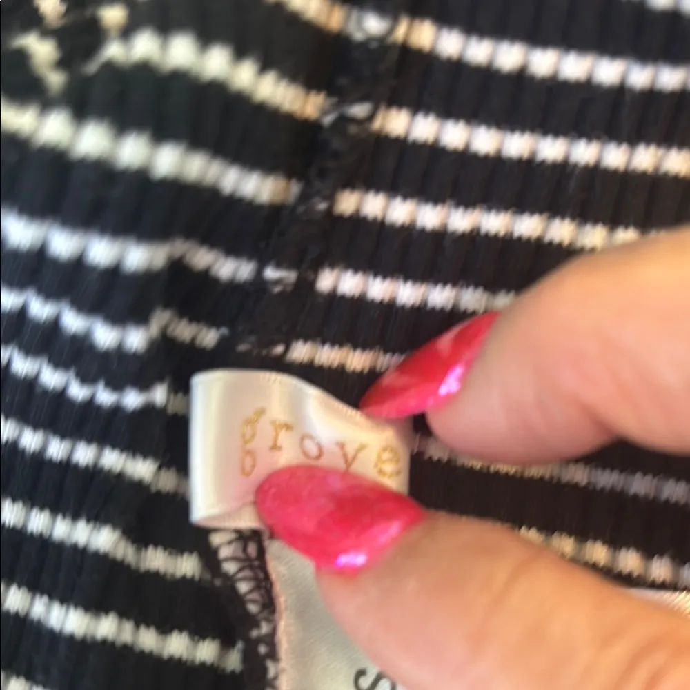 Black and White Striped Sleeveless Fitted Tank Top - Image 8