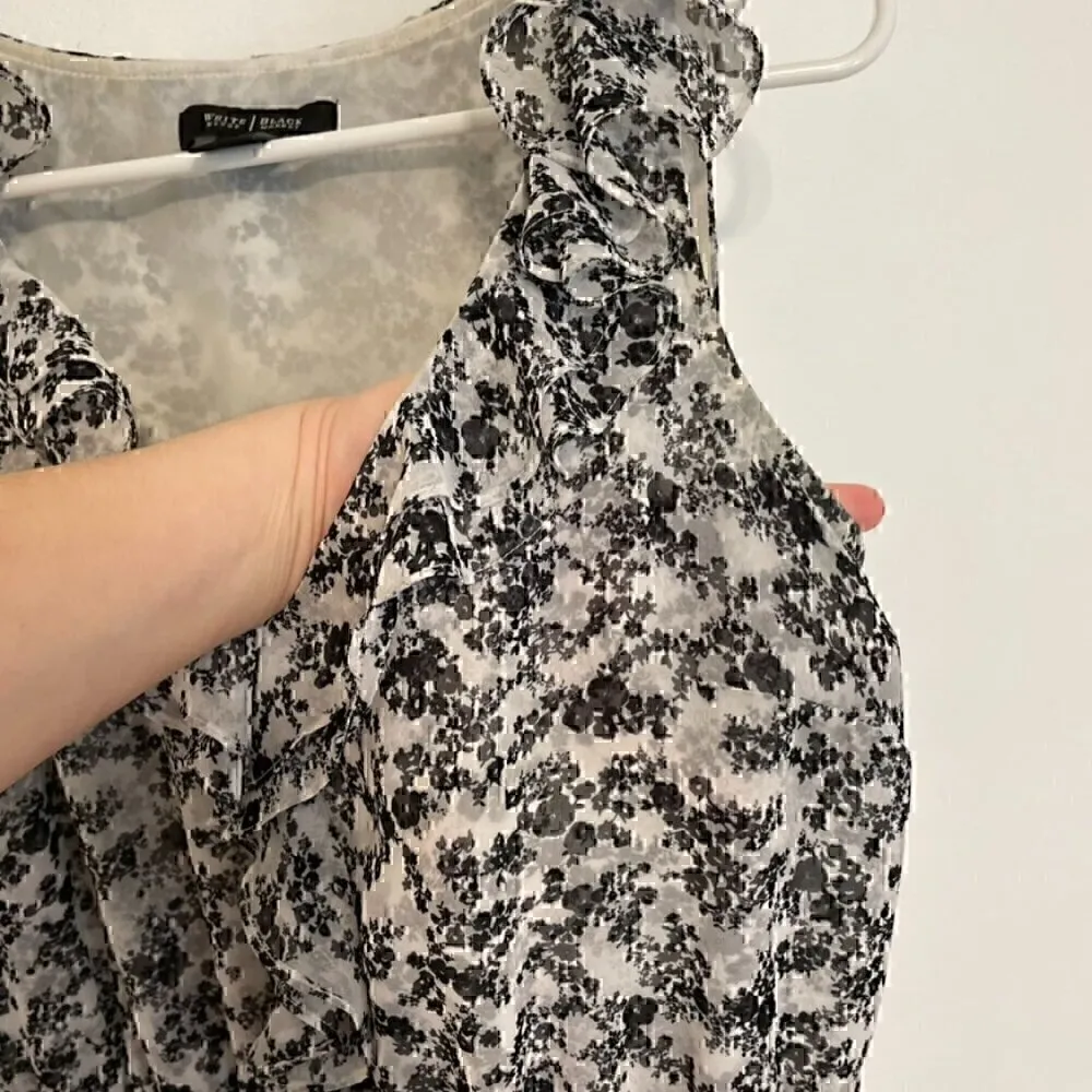 WHITE HOUSE BLACK MARKET WHBM White Black Gray Floral Ruffle Tiered Shift Dress - Image 6