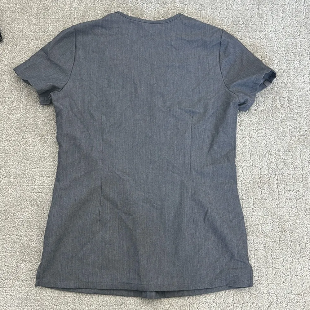 Figs “Casma” scrub top TECHNICAL V NECK  GRAPHITE grey gray 2453 - Image 7