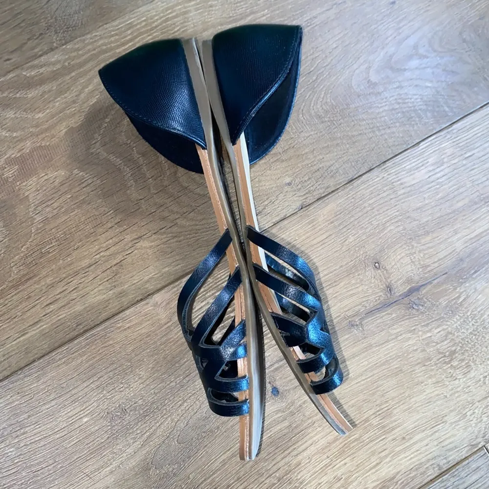 Express Flat sandal - Image 2