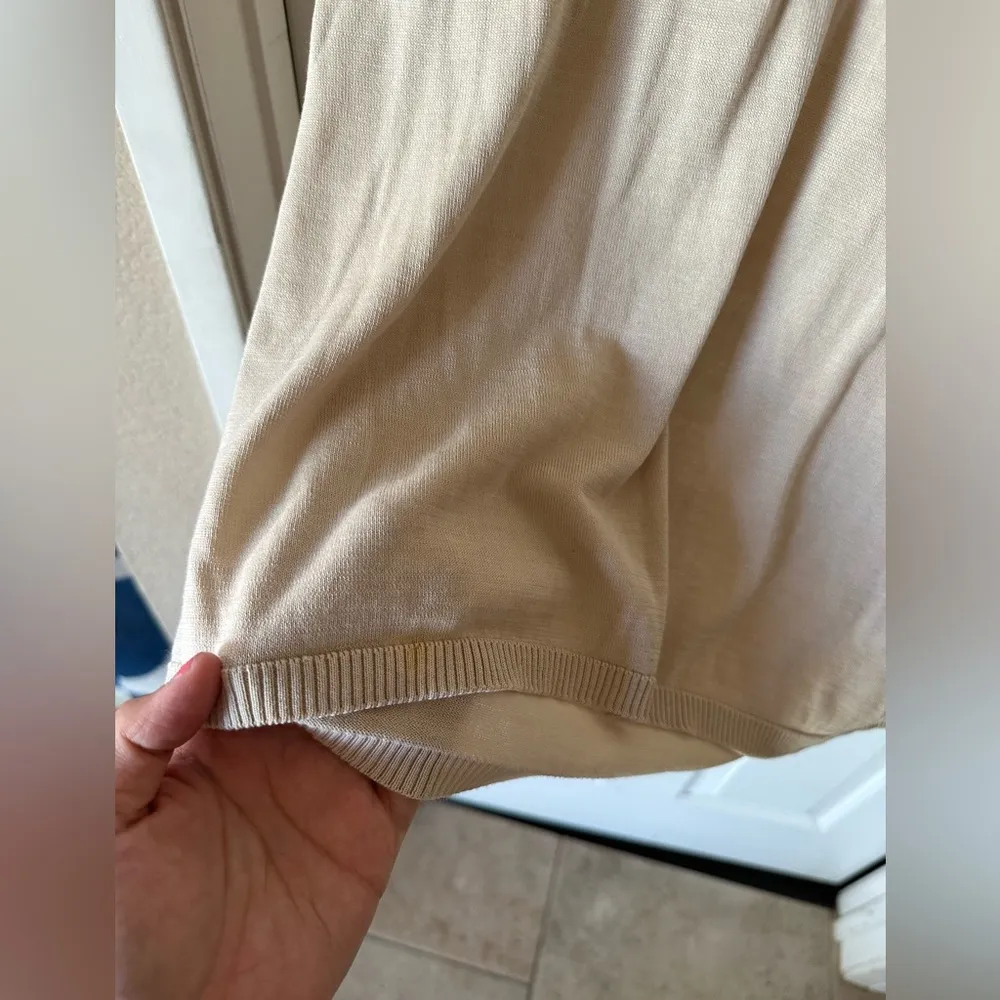 H&M creme vneck sweater - Image 2