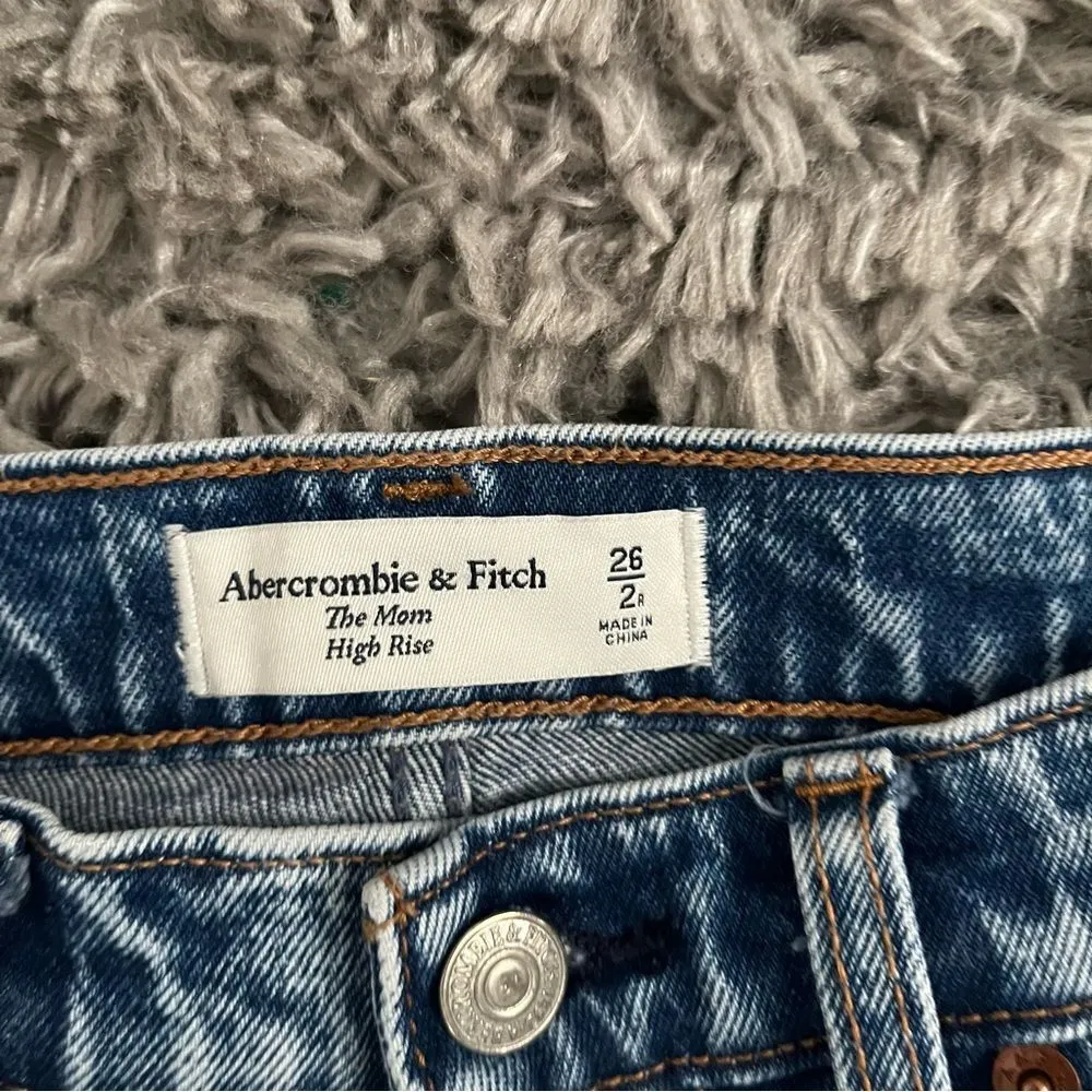 Abercrombie & Fitch distressed the mom high rise jeans 26 2R - Image 6
