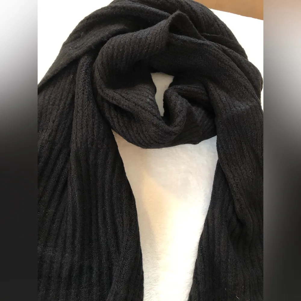 New with tag Francesca’s knit scarf - Image 5