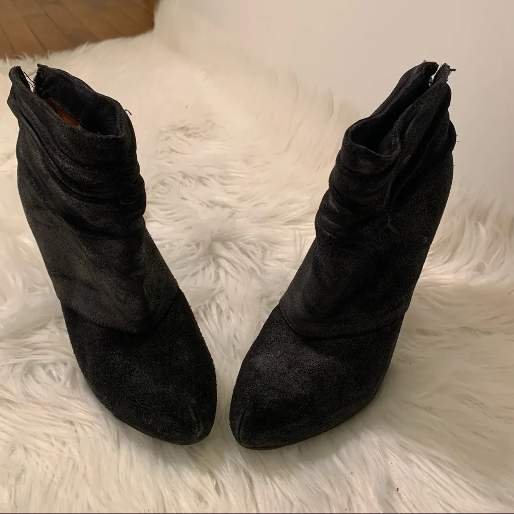 Elizabeth and James Reese Scrunch Heeled Black Boots - Image 2