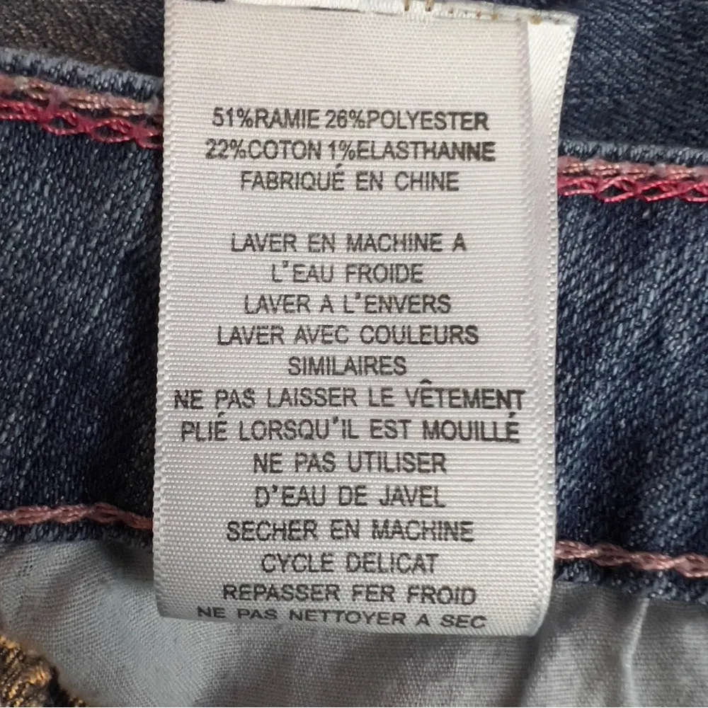 Levi Strauss Size 22 Bermuda Shorts Blue Denim Back Buttoned Pockets Belt Loops - Image 8