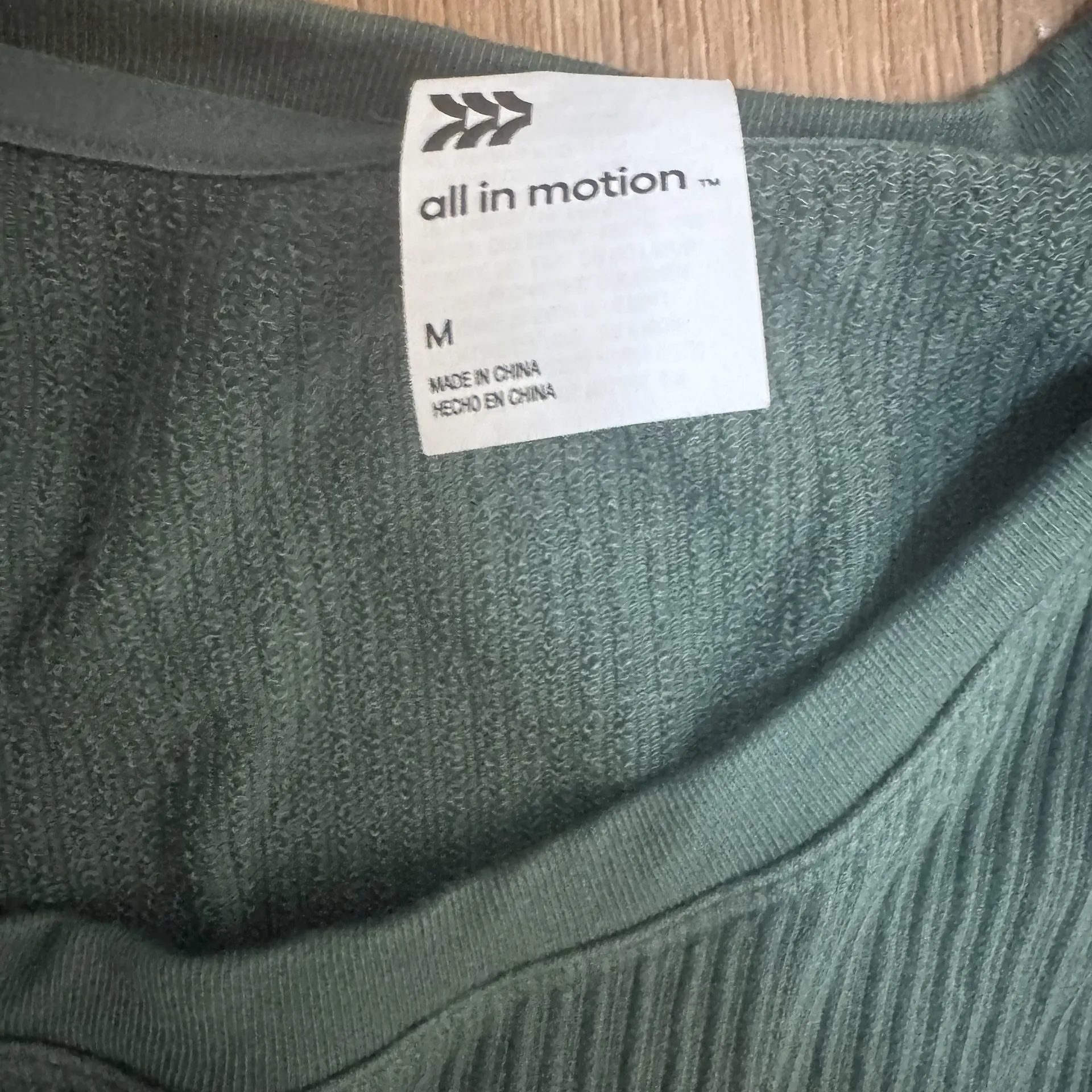 All In Motion Top Size M Dark Green Ribbed Cropped Long Sleeve Athleisure Casual - Image 3