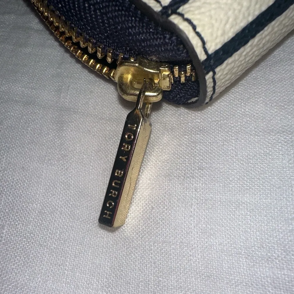 Tory Burch Navy, White, and Tan Wallet/Wristlet - Image 3