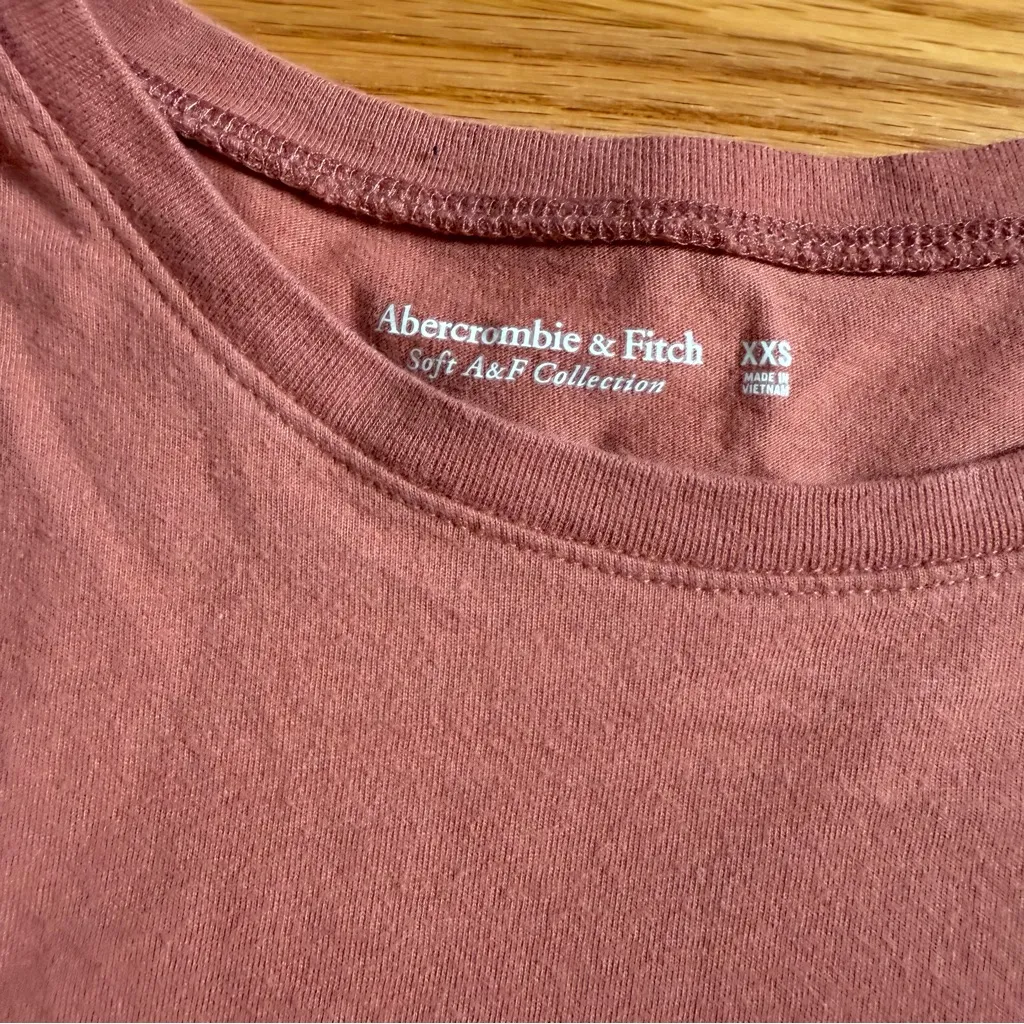 Abercrombie & Fitch Mauve Amour Is The Answer Graphic T-Shirt 100% Cotton XXS - Image 3