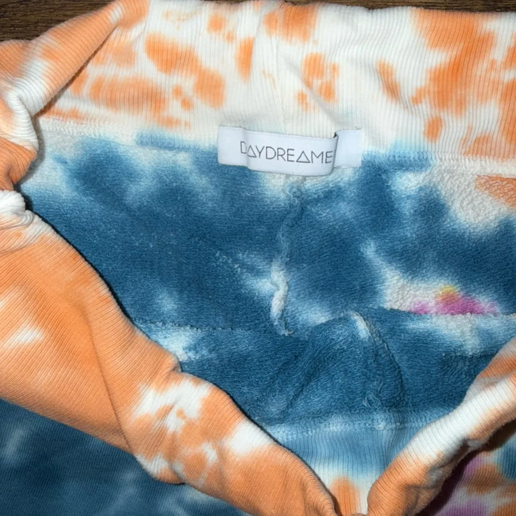 NWOT DAYDREAMER SHORTS SIZE MEDIUM TIE DYE - Image 2