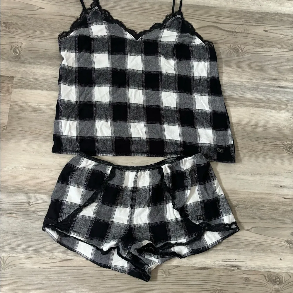 Victoria’s Secret Flannel Sleep set, top is small shorts are medium - Image 5